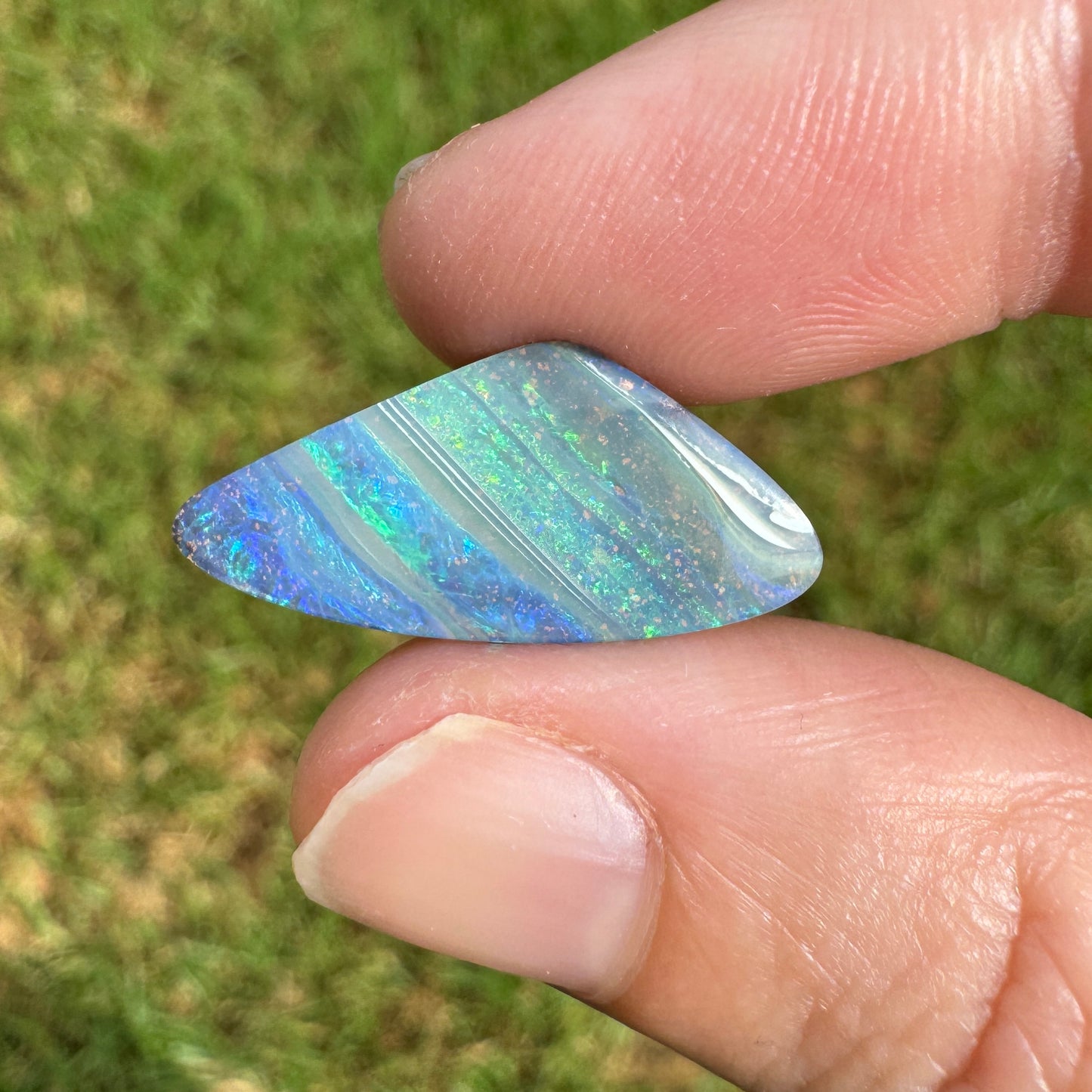 5.86 Ct stripy boulder opal