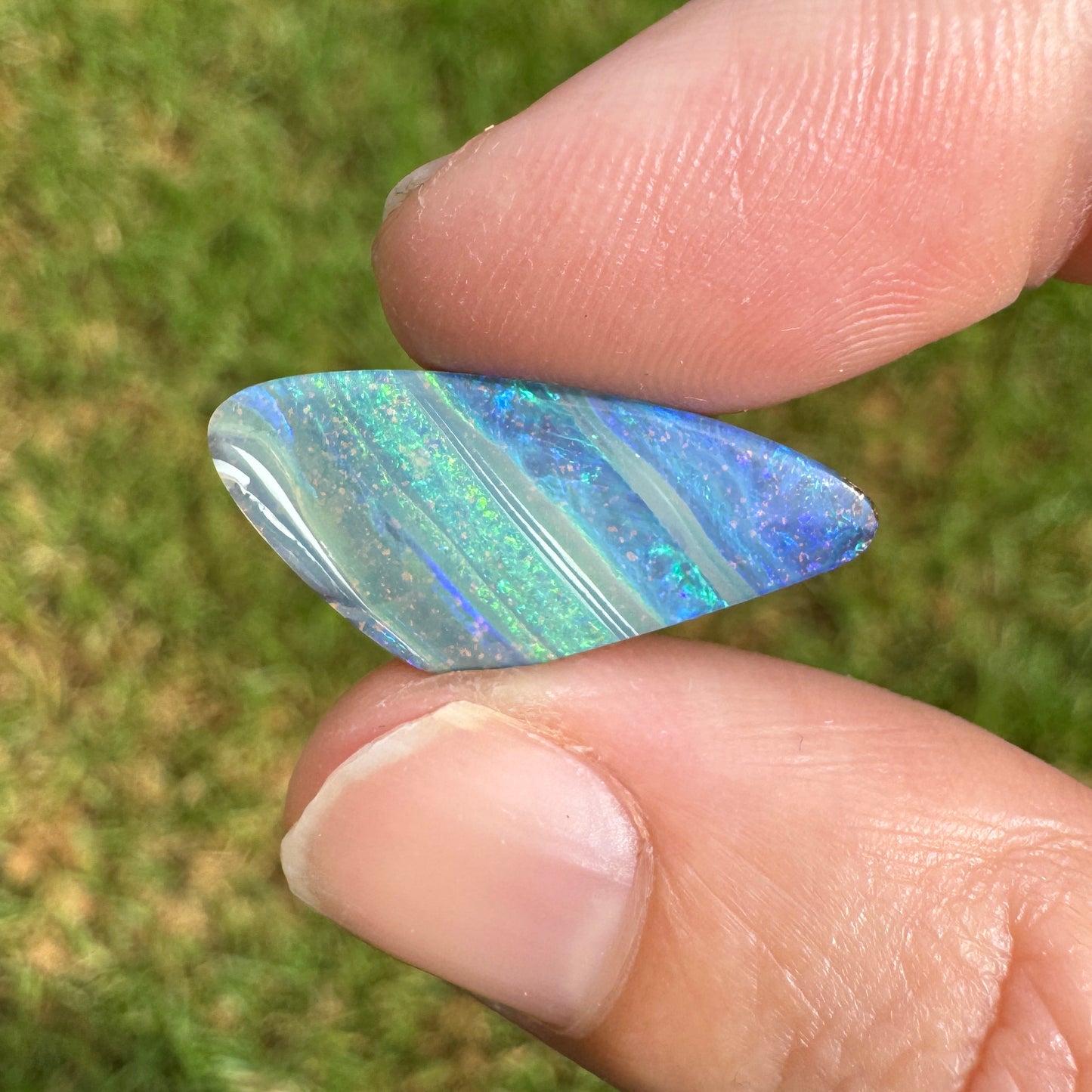 5.86 Ct stripy boulder opal