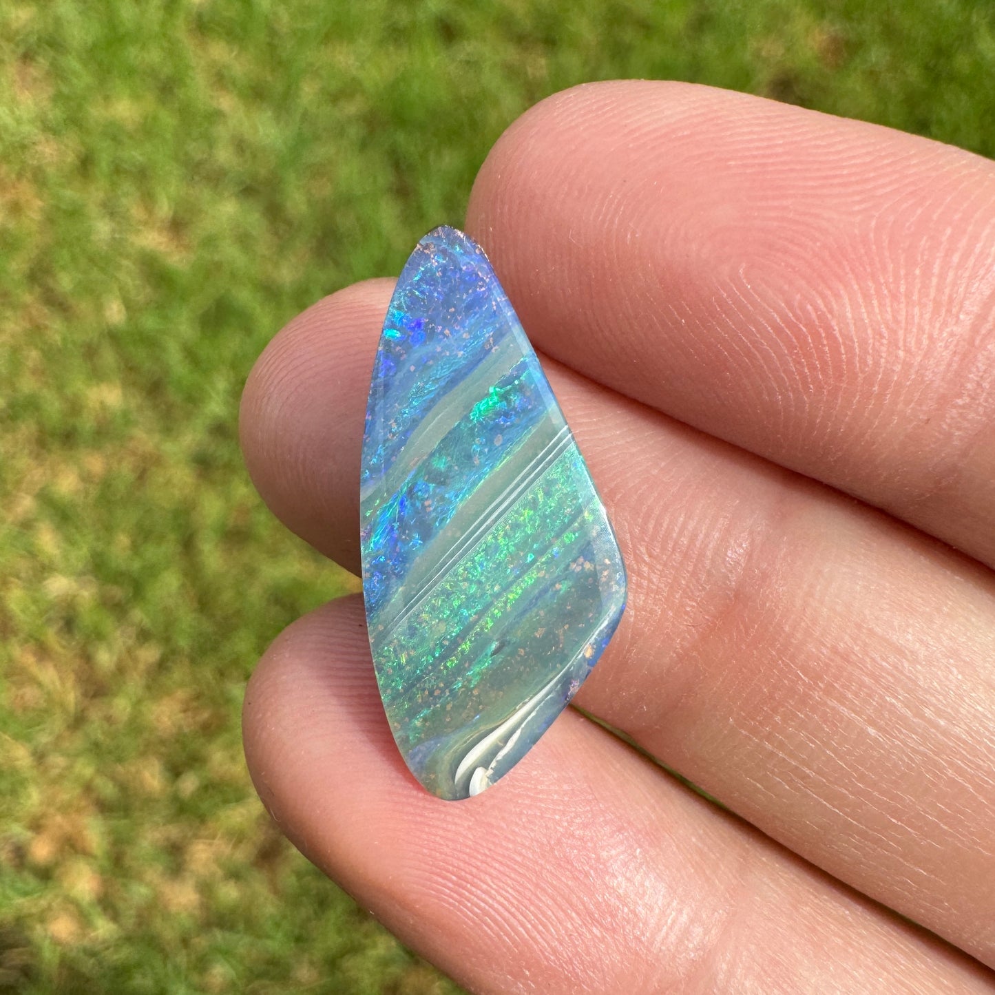 5.86 Ct stripy boulder opal