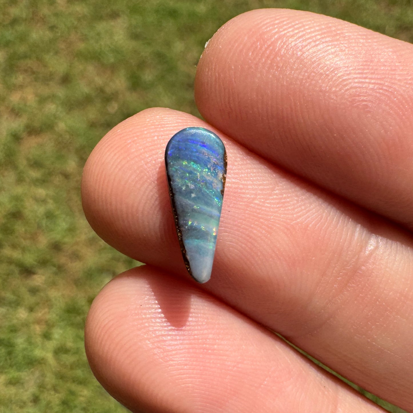 0.94 Ct small boulder opal