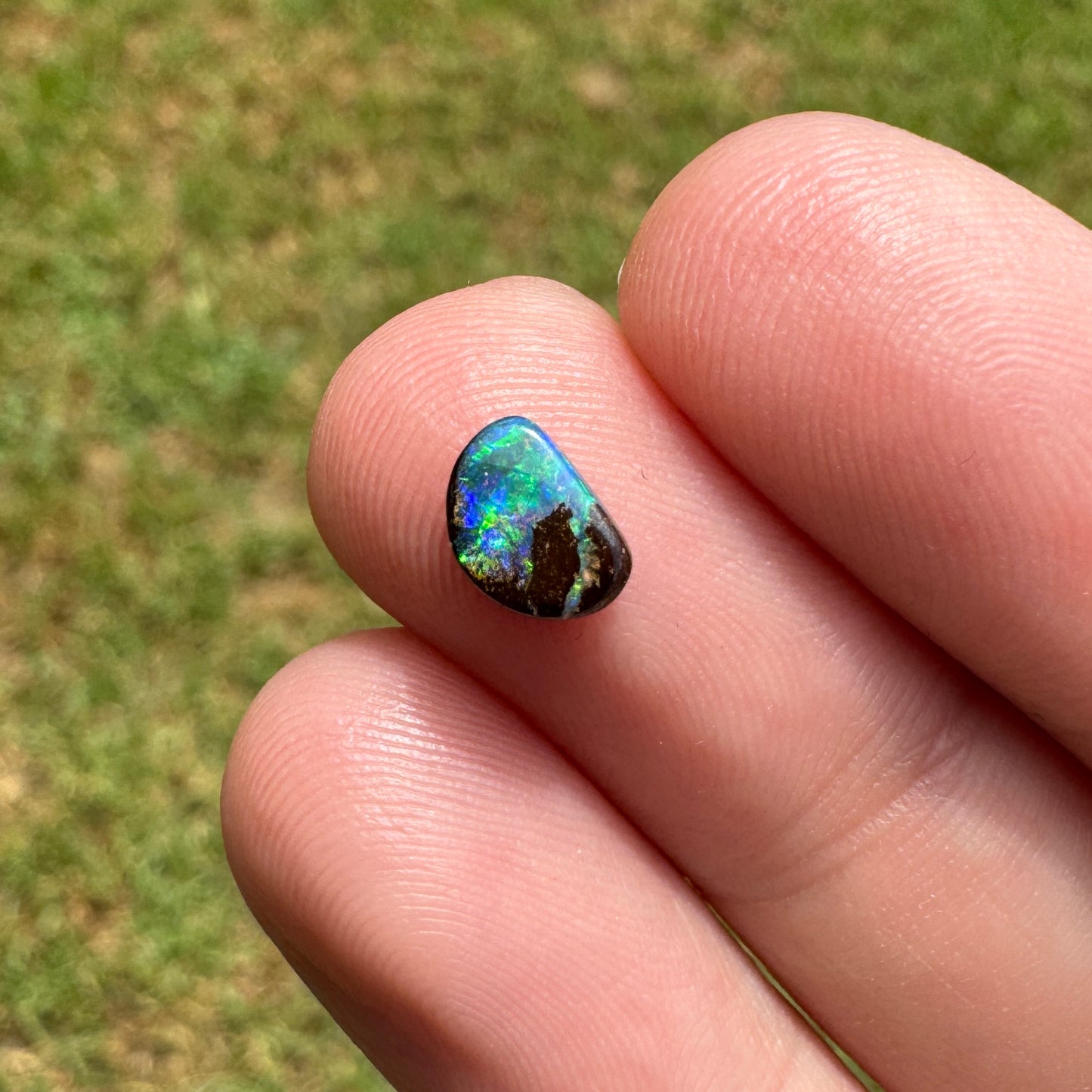 0.73 Ct extra small boulder opal