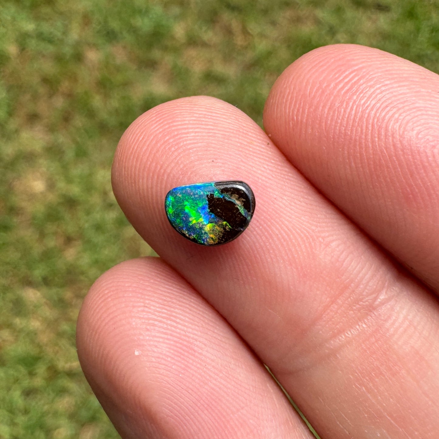 0.73 Ct extra small boulder opal