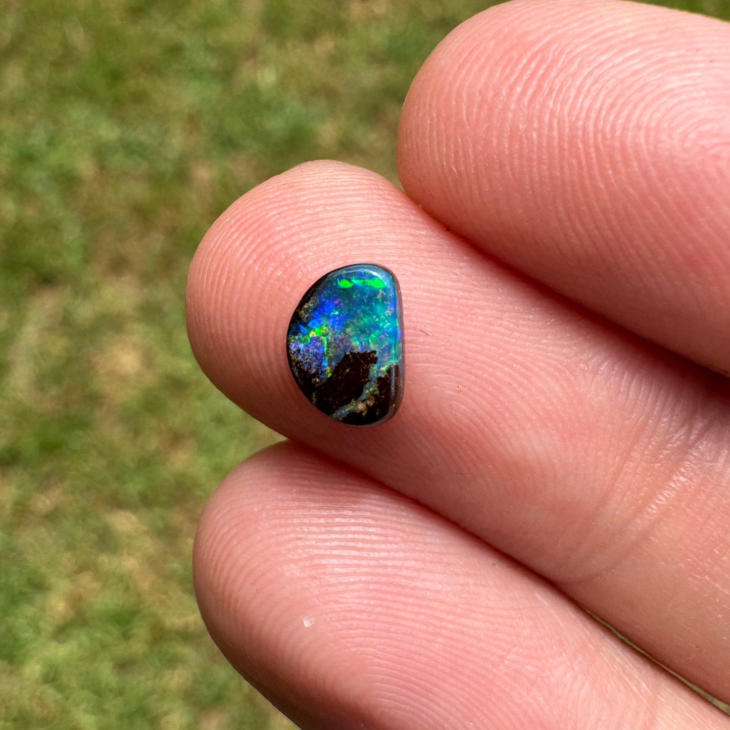 0.73 Ct extra small boulder opal