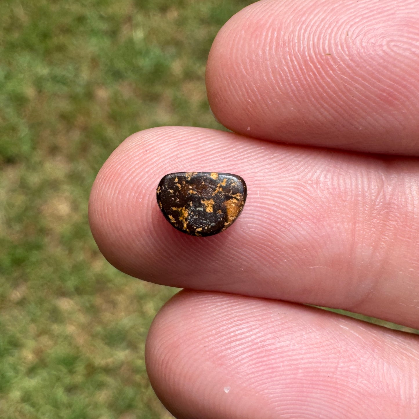 0.73 Ct extra small boulder opal