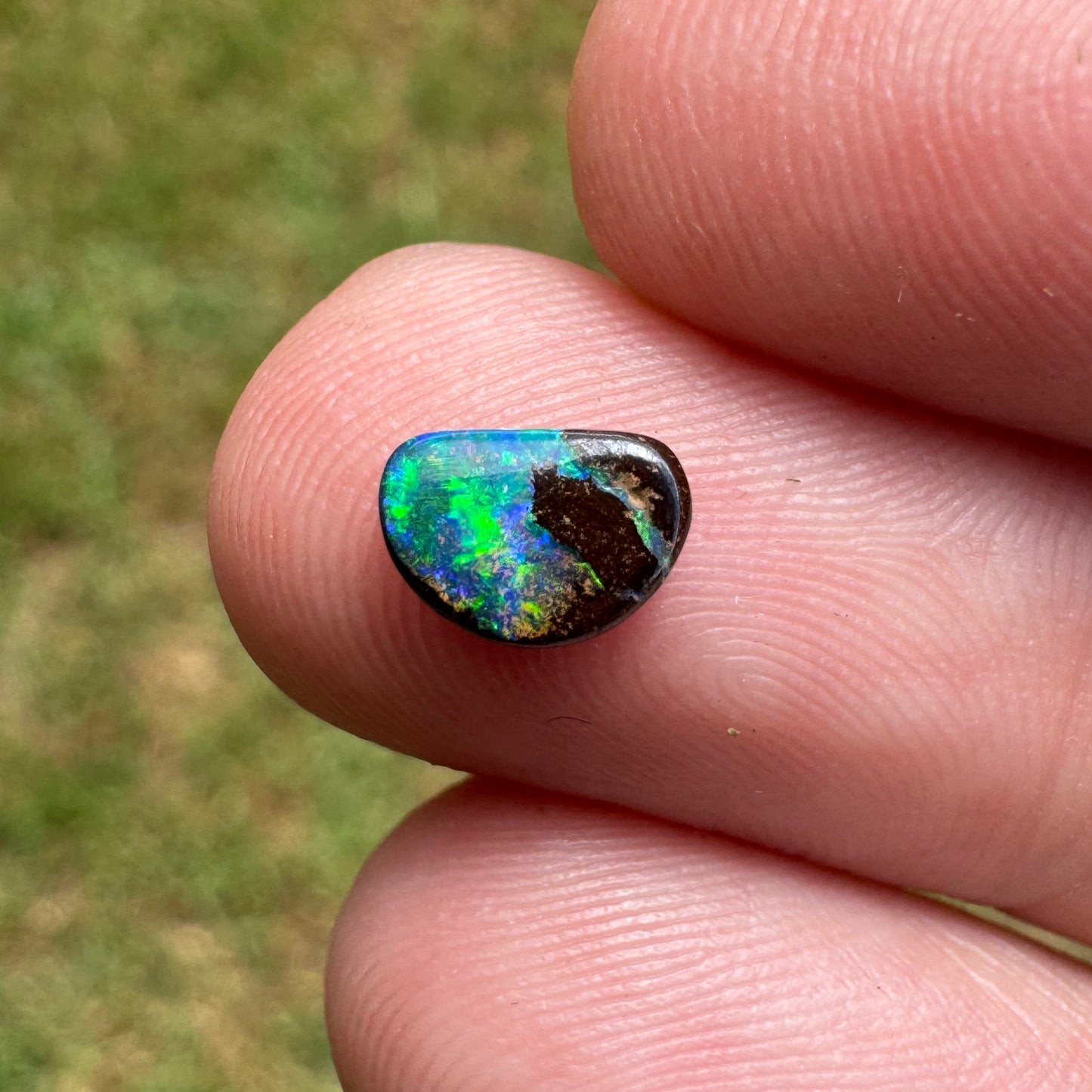 0.73 Ct extra small boulder opal