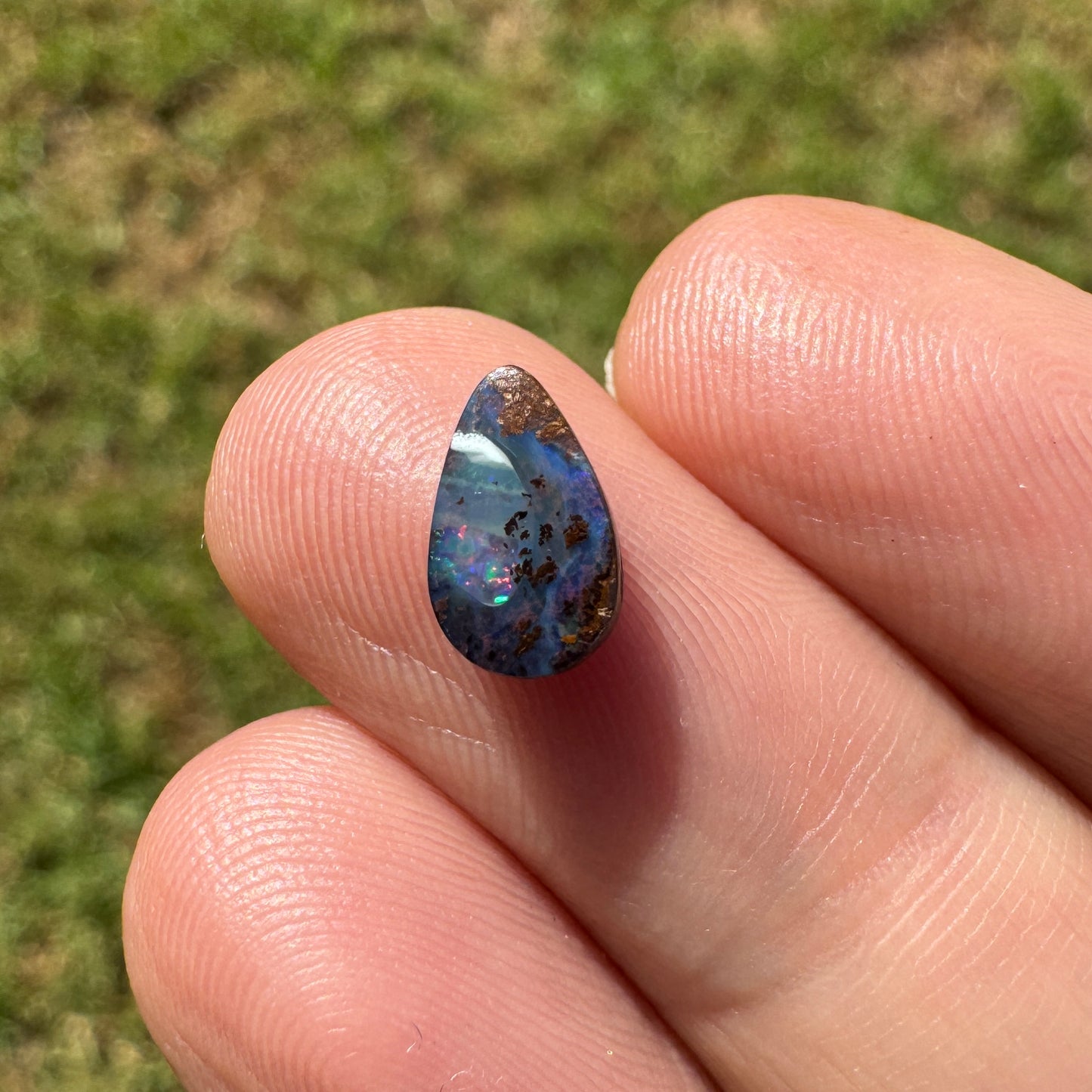 0.91 Ct extra small boulder opal