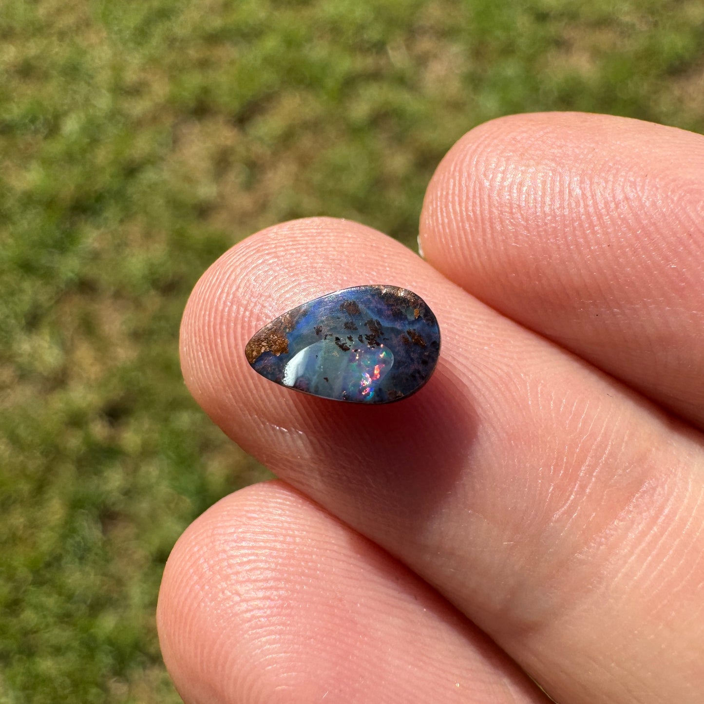 0.91 Ct extra small boulder opal