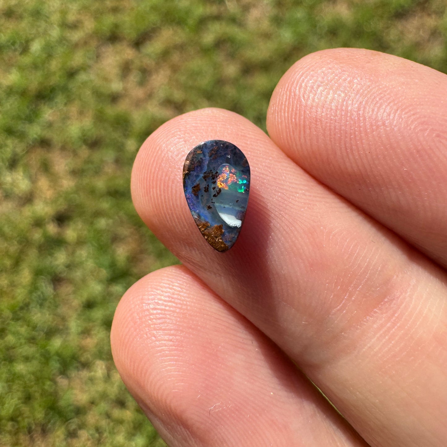 0.91 Ct extra small boulder opal