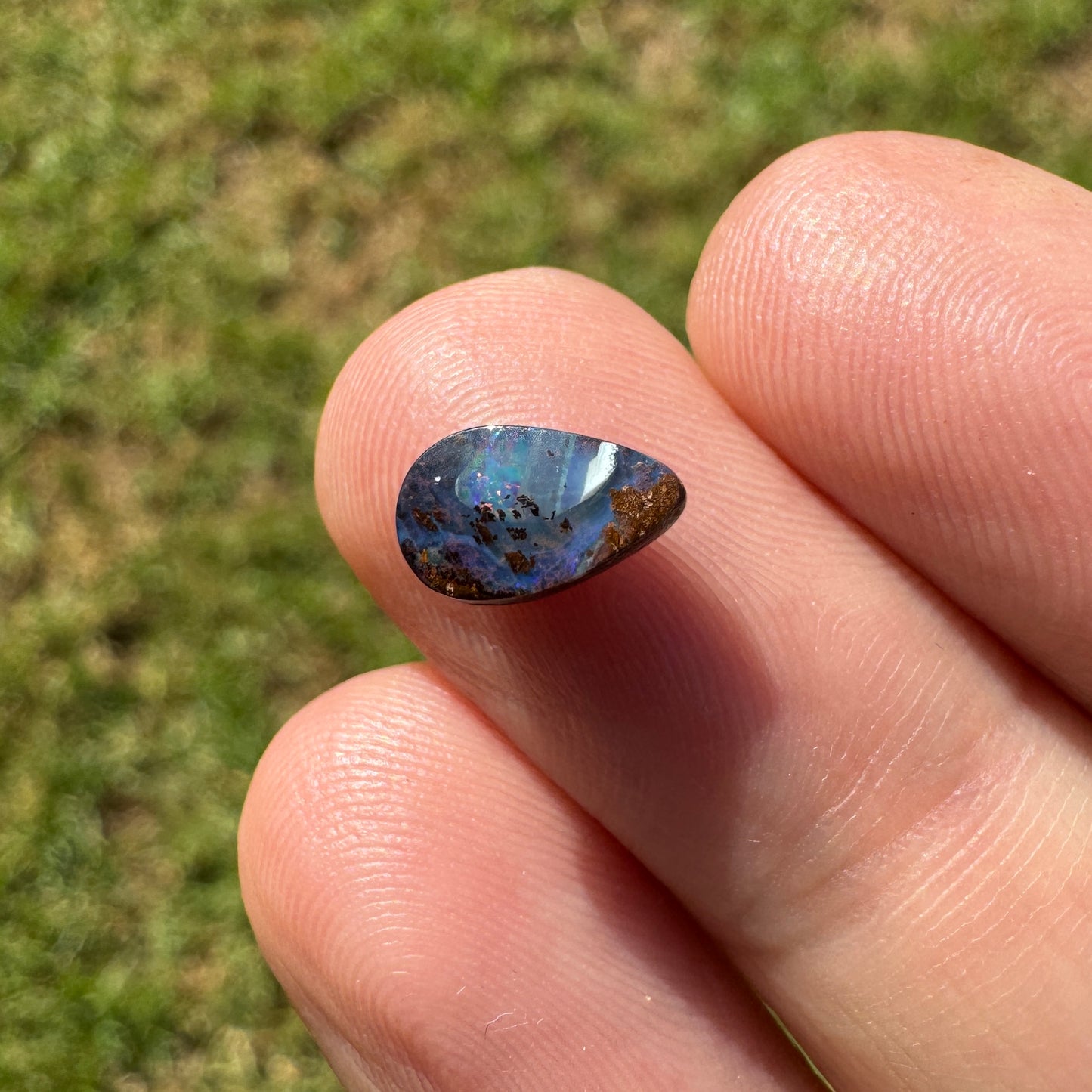 0.91 Ct extra small boulder opal