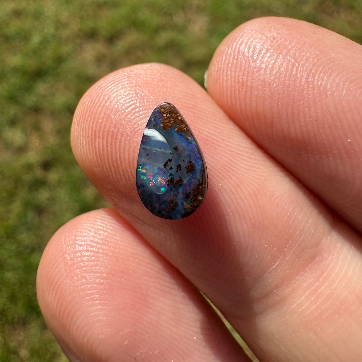 0.91 Ct extra small boulder opal