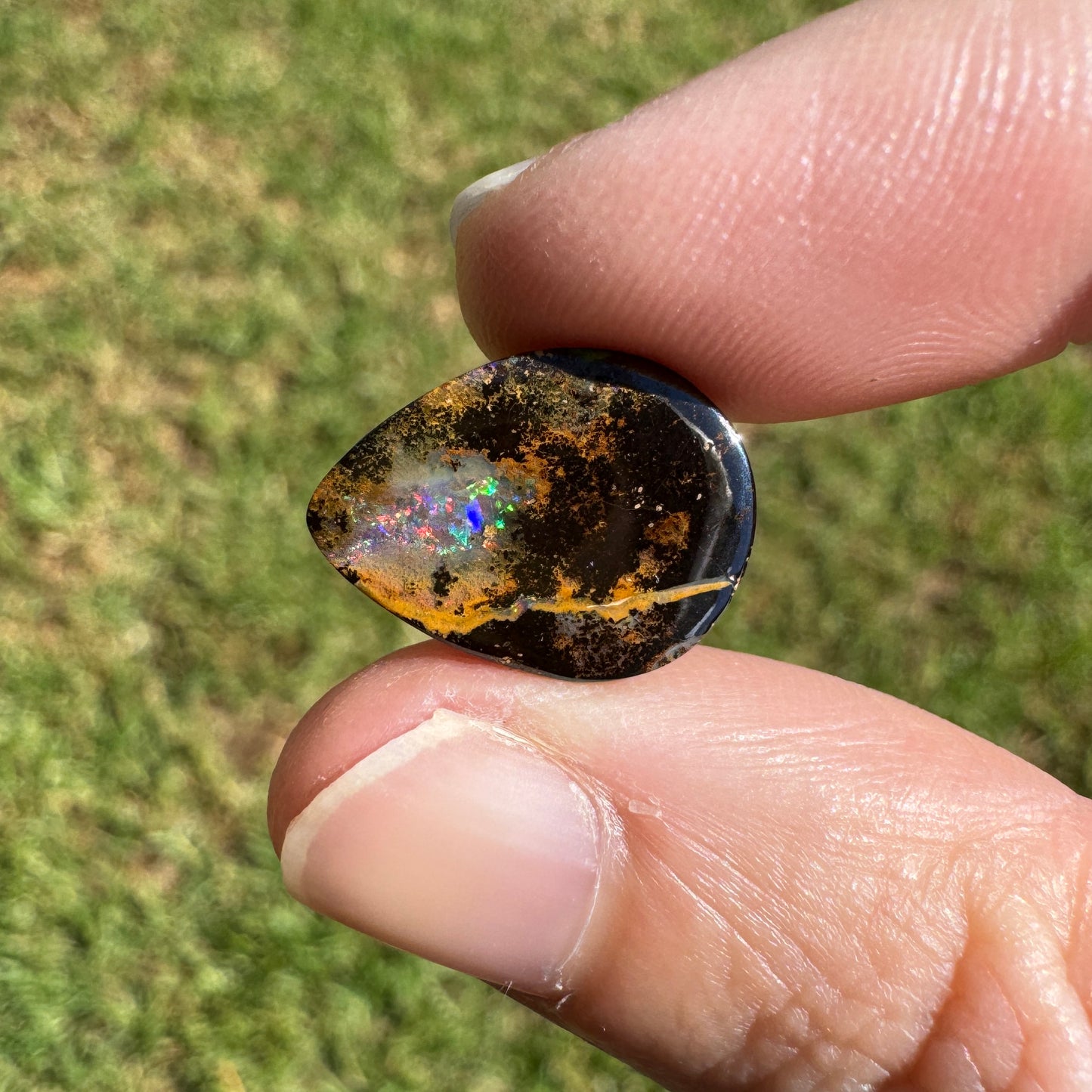 5.90 Ct small boulder opal