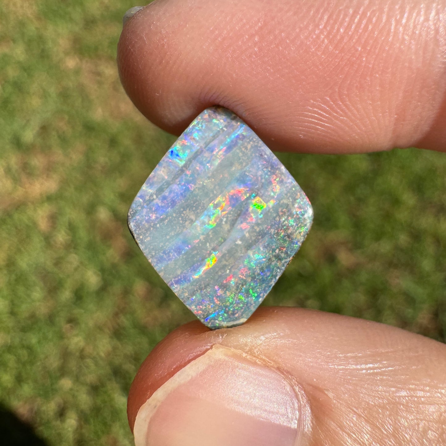 4.61 Ct rainbow stripe boulder opal