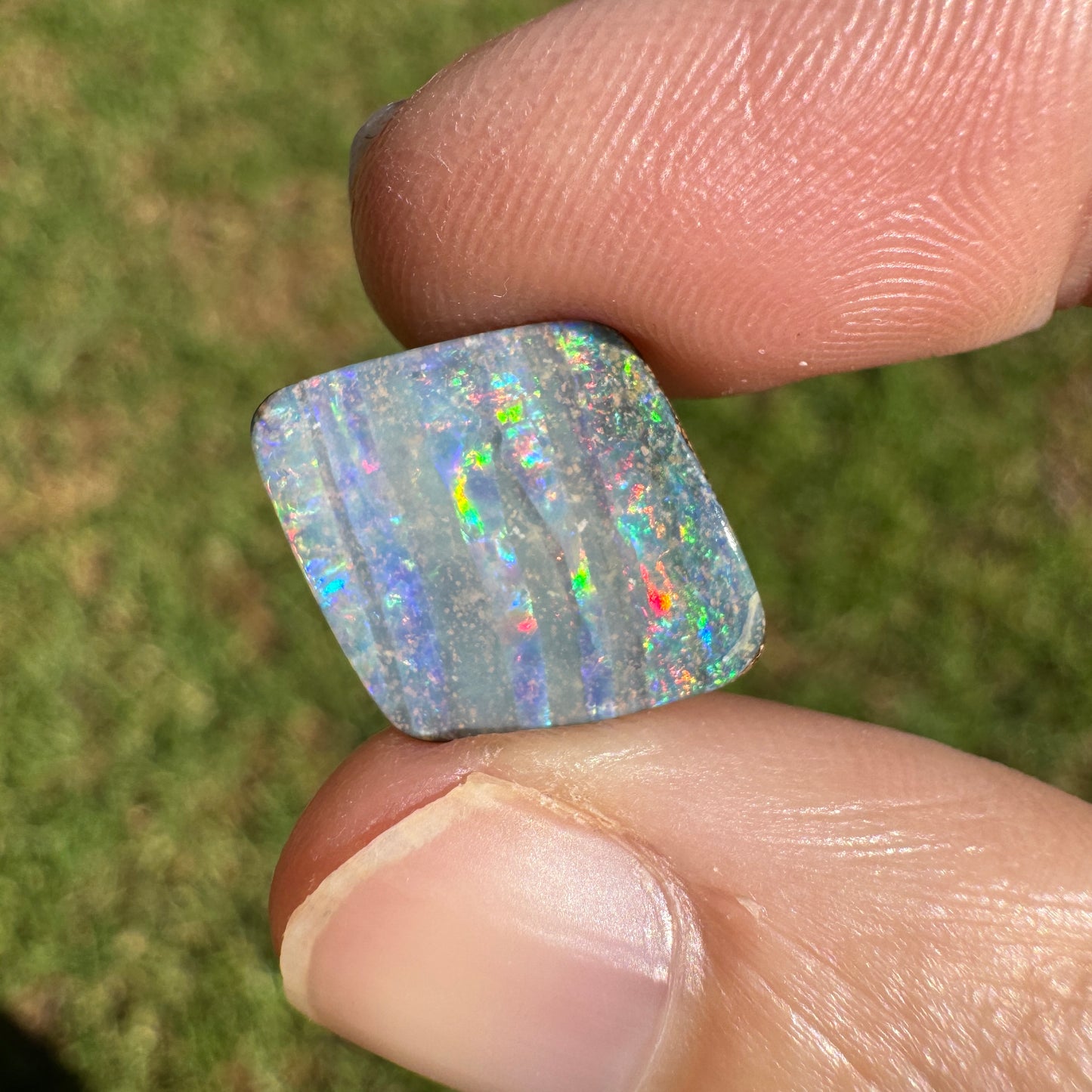 4.61 Ct rainbow stripe boulder opal