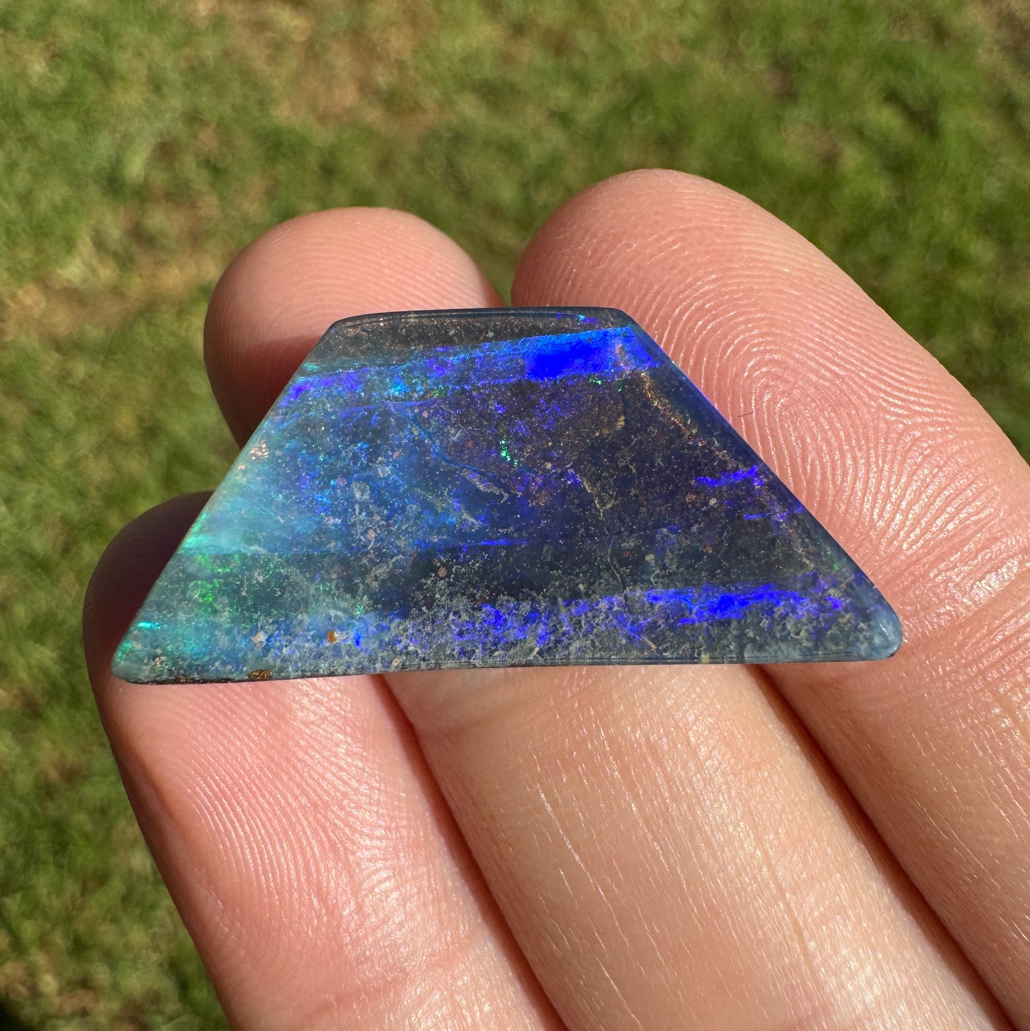 13.05 Ct geometric boulder opal