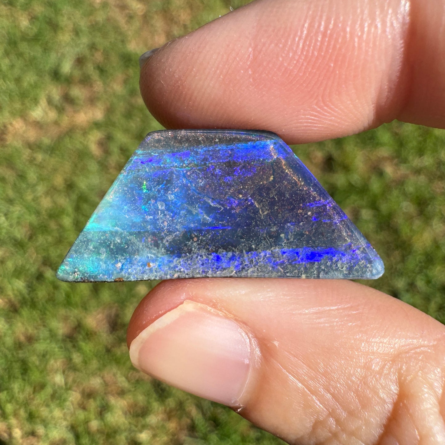 13.05 Ct geometric boulder opal