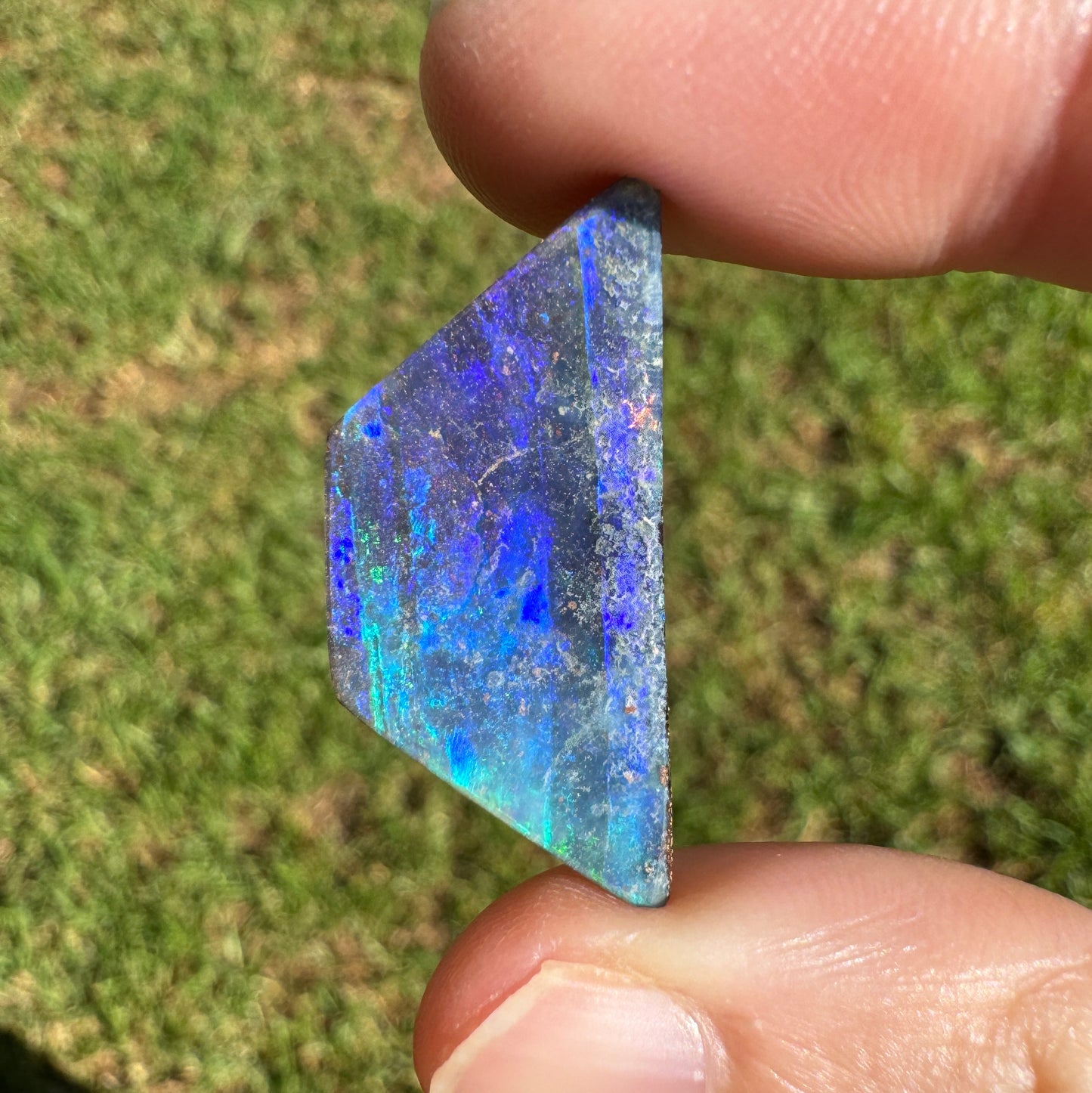 13.05 Ct geometric boulder opal