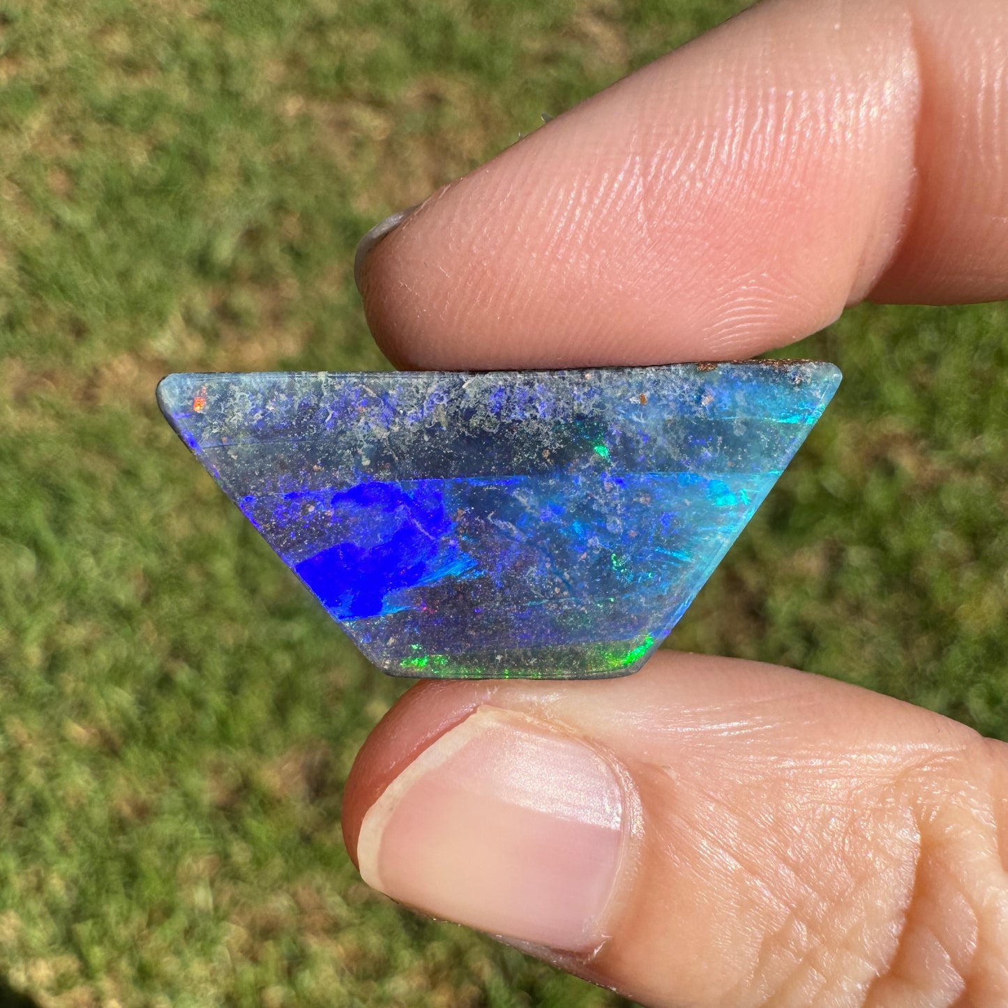 13.05 Ct geometric boulder opal