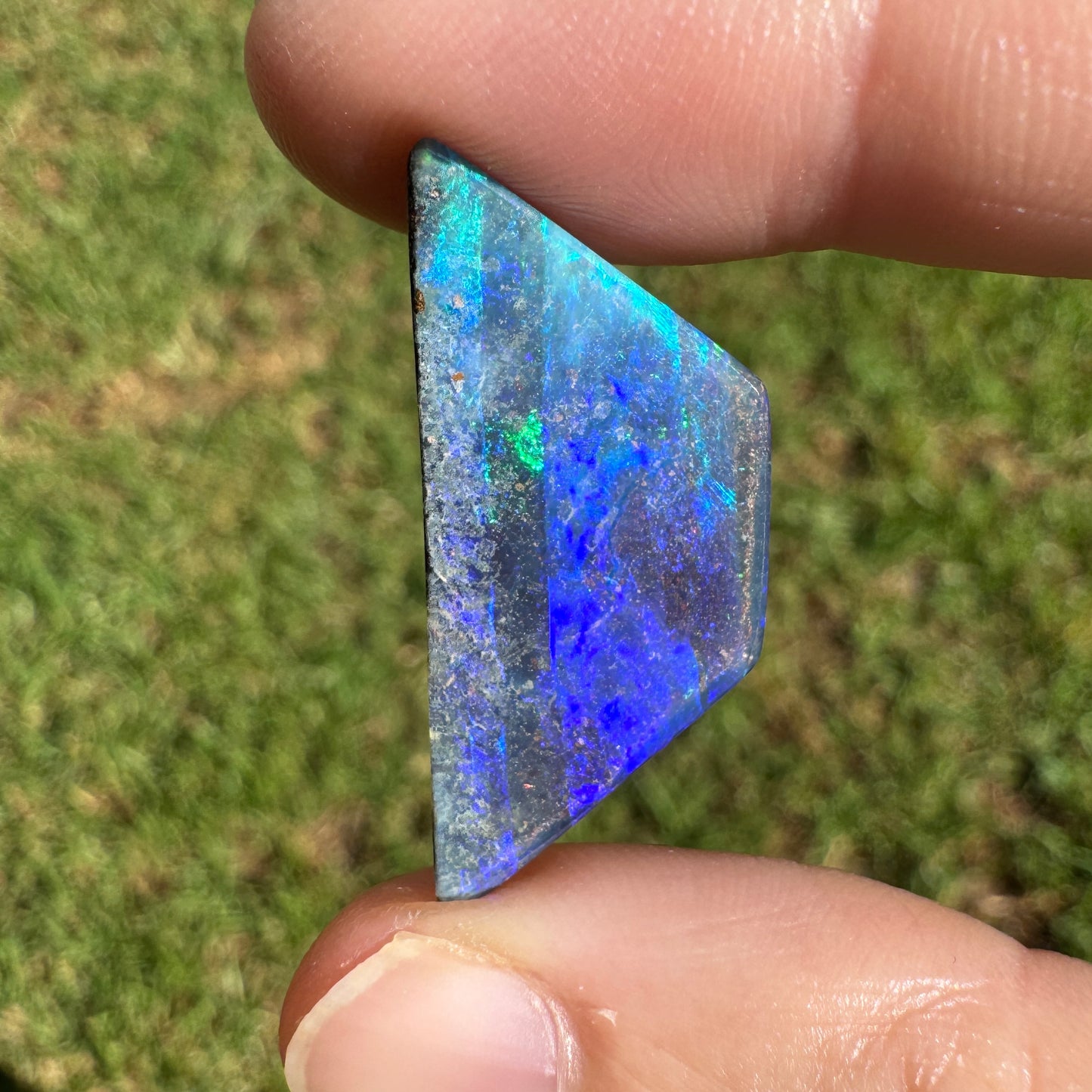 13.05 Ct geometric boulder opal