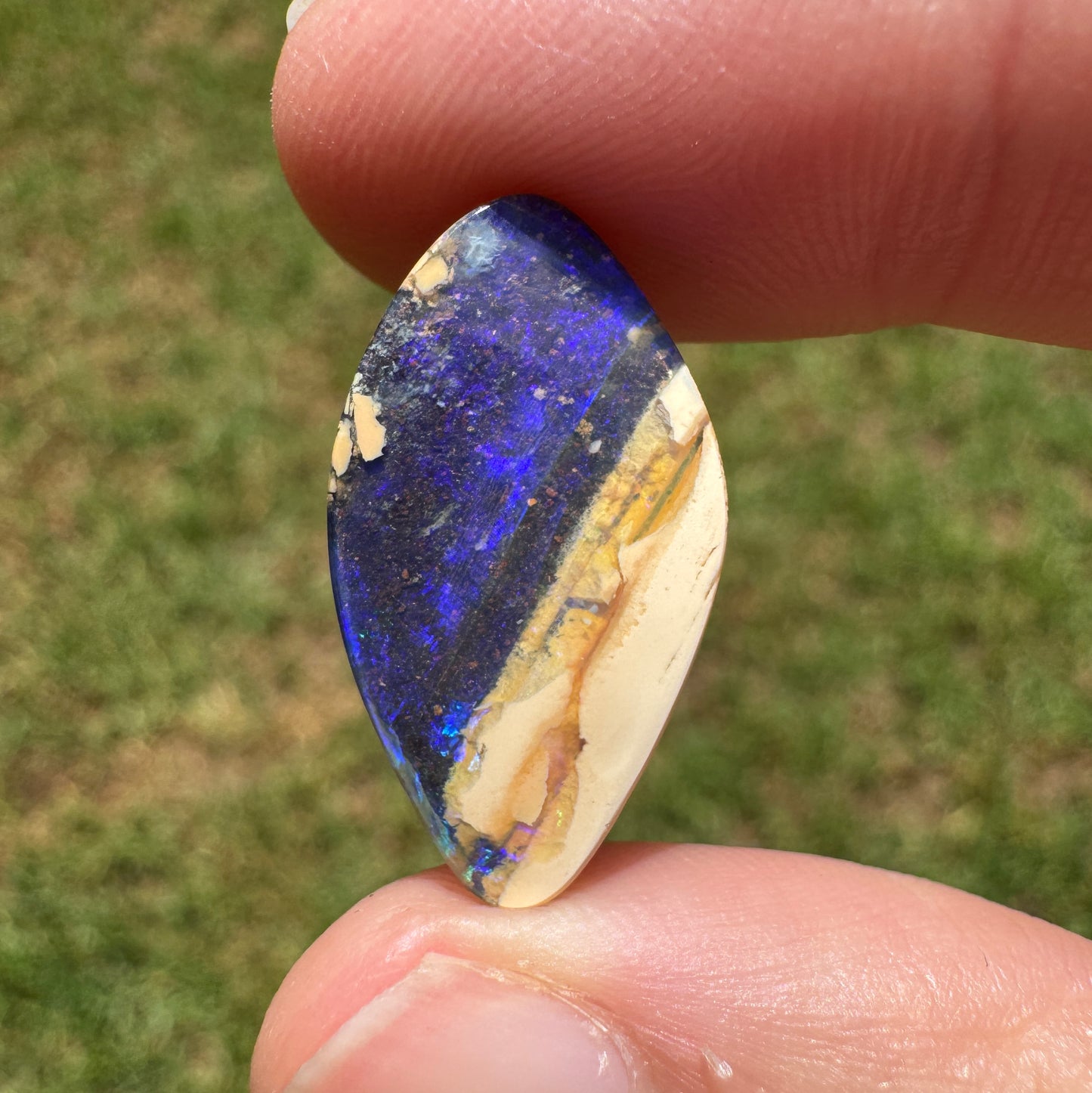 8.60 Ct purple and caramel boulder opal