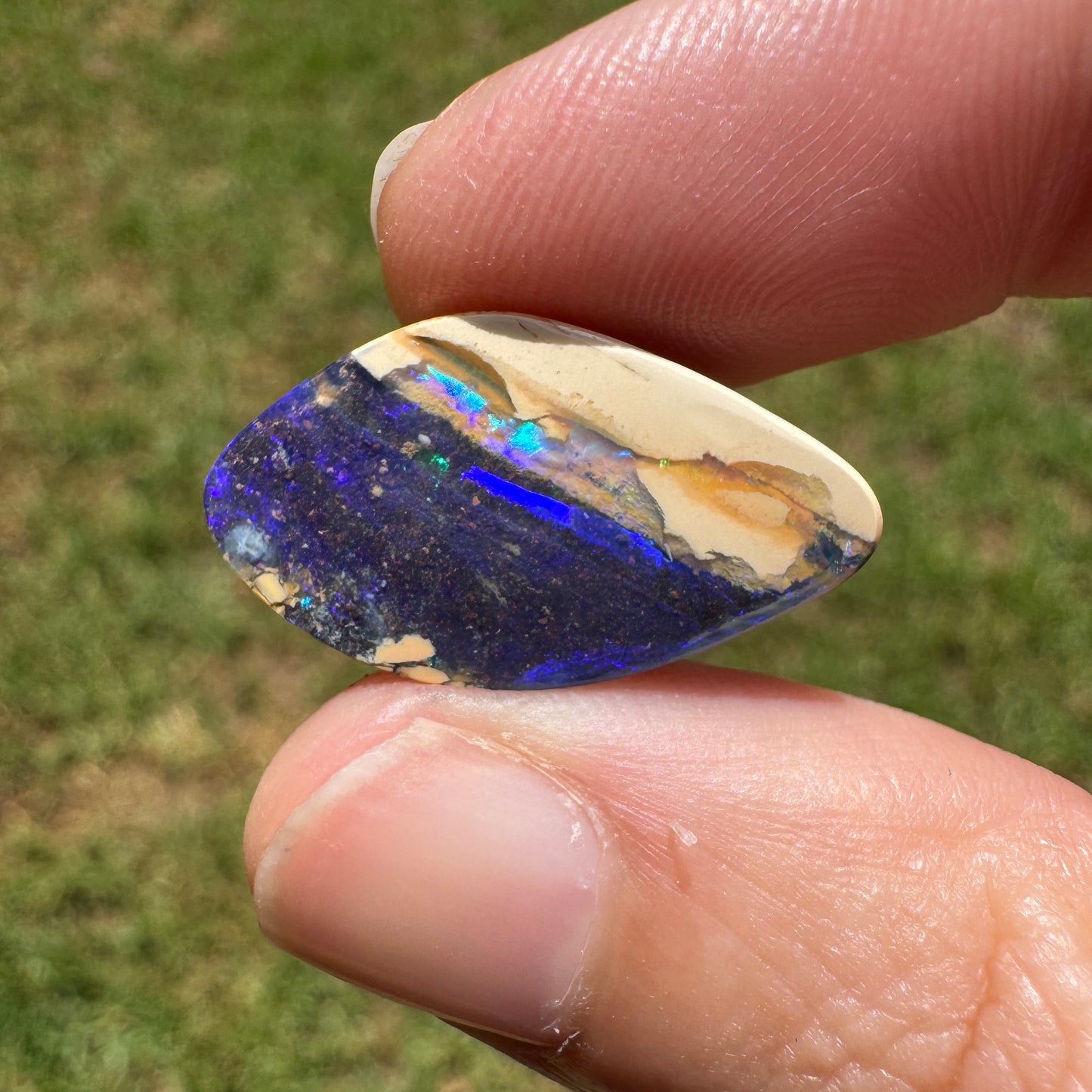 8.60 Ct purple and caramel boulder opal