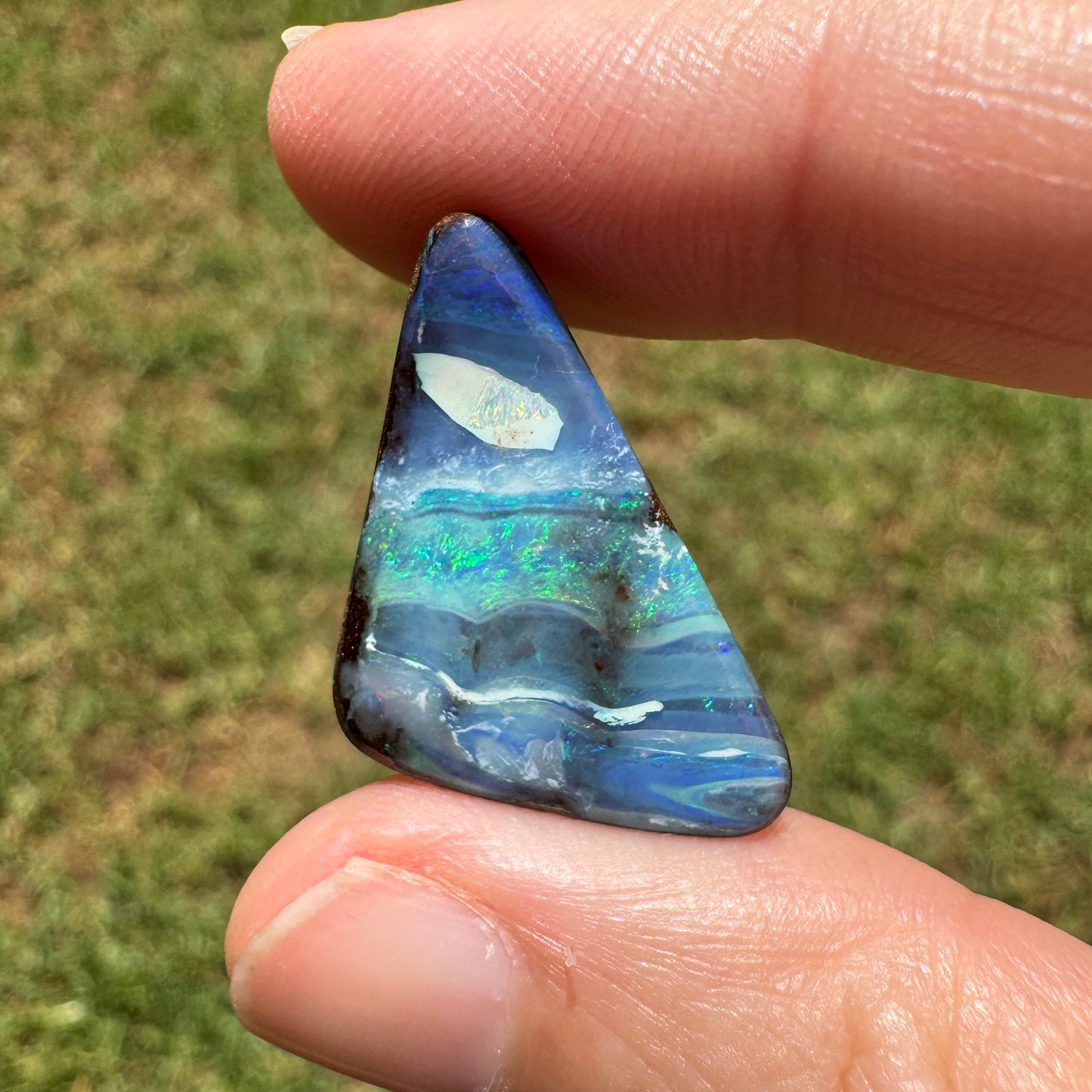 13.35 Ct triangle boulder opal