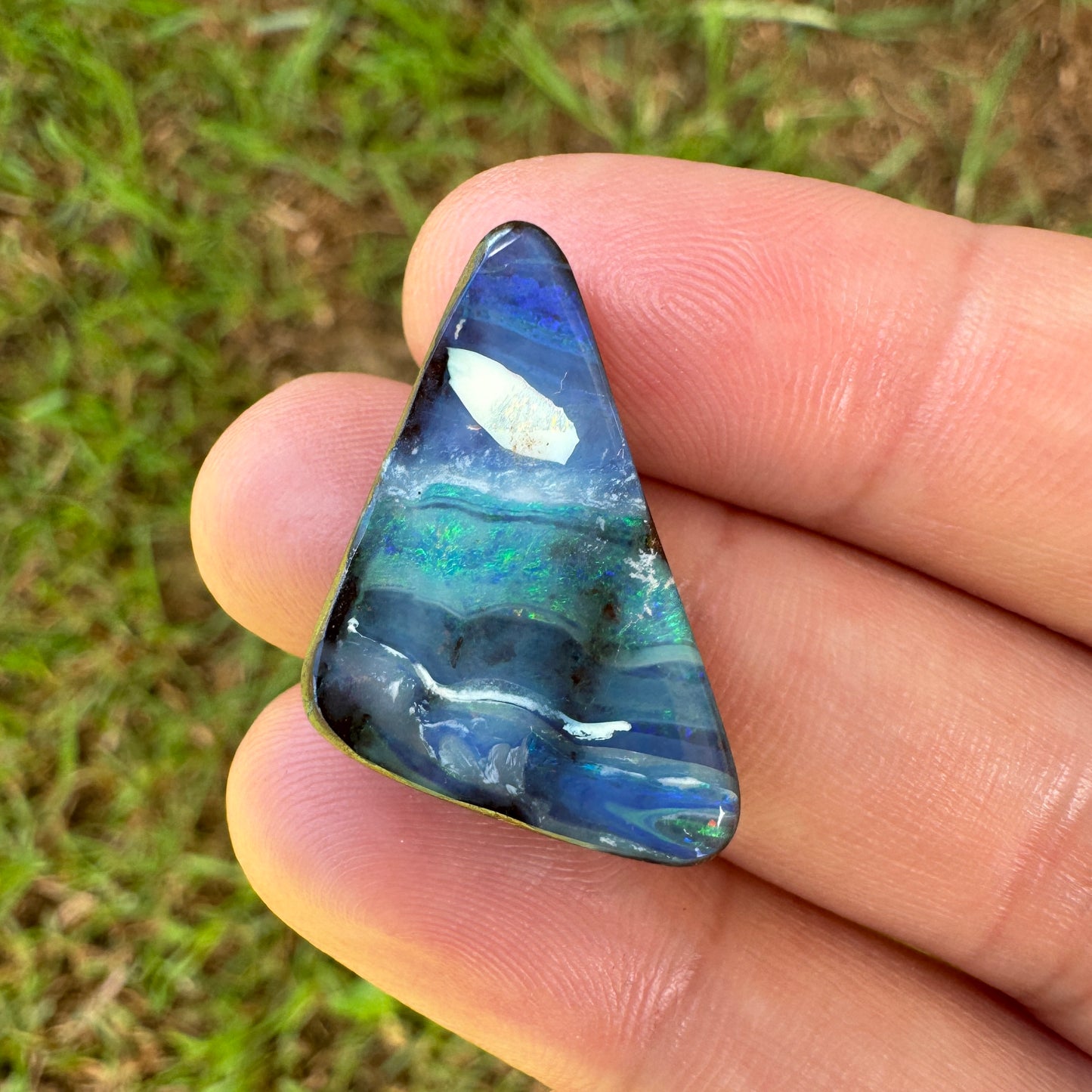 13.35 Ct triangle boulder opal