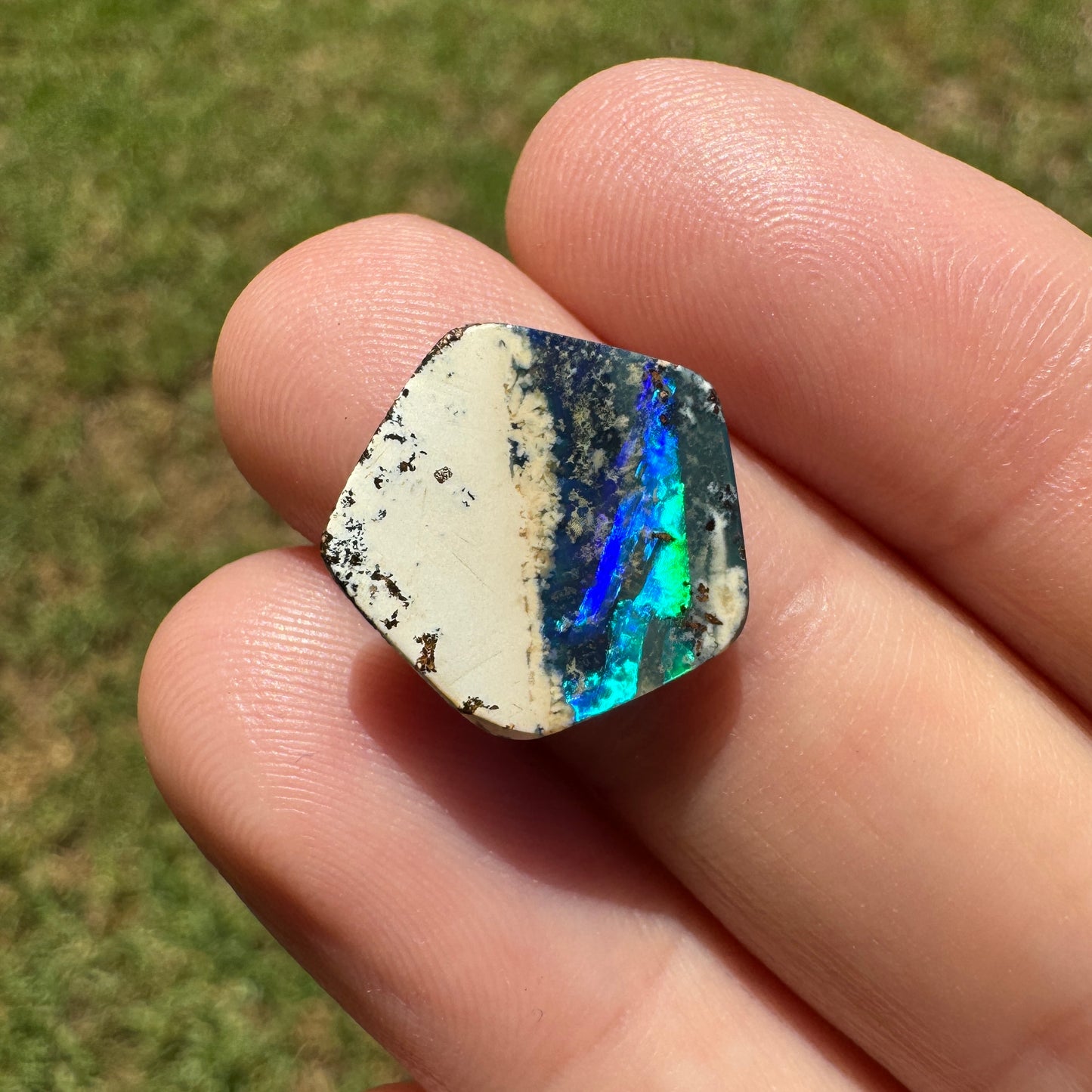 4.21 Ct rolling flash boulder opal