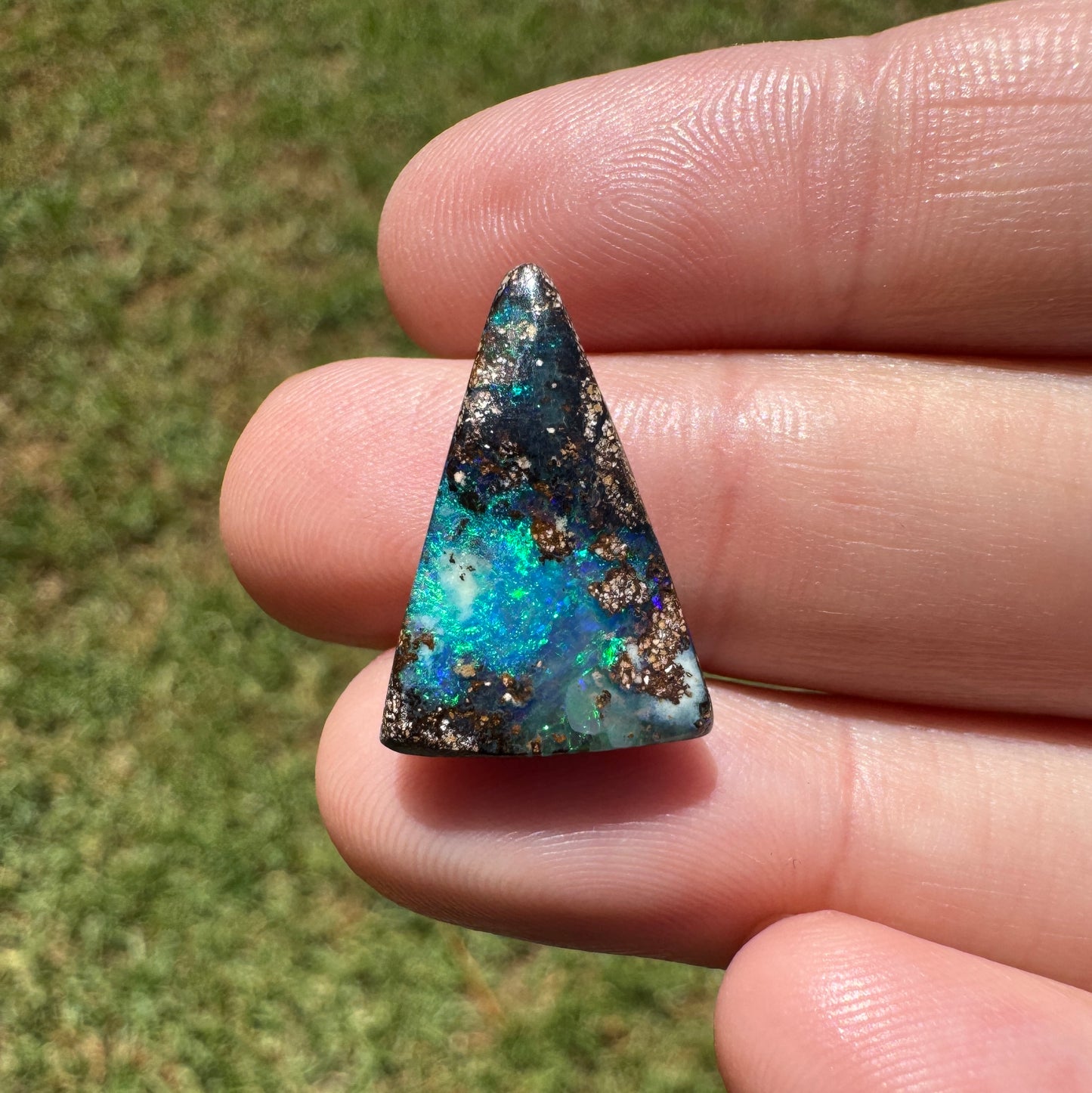 7.23 Ct triangle boulder opal