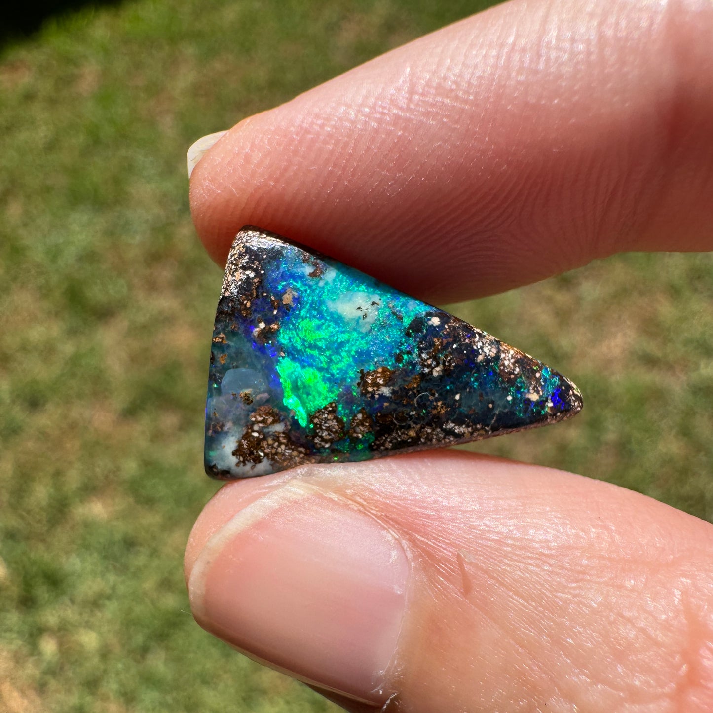 7.23 Ct triangle boulder opal