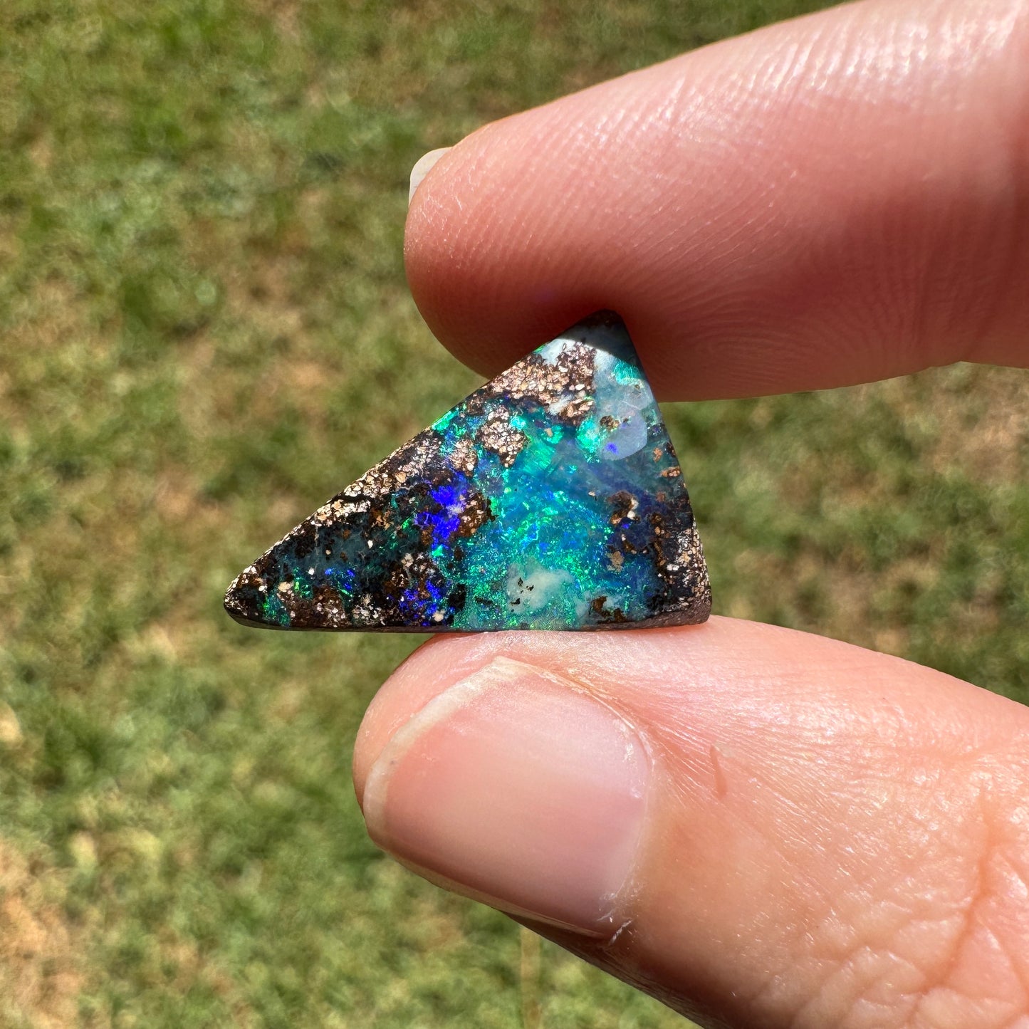 7.23 Ct triangle boulder opal