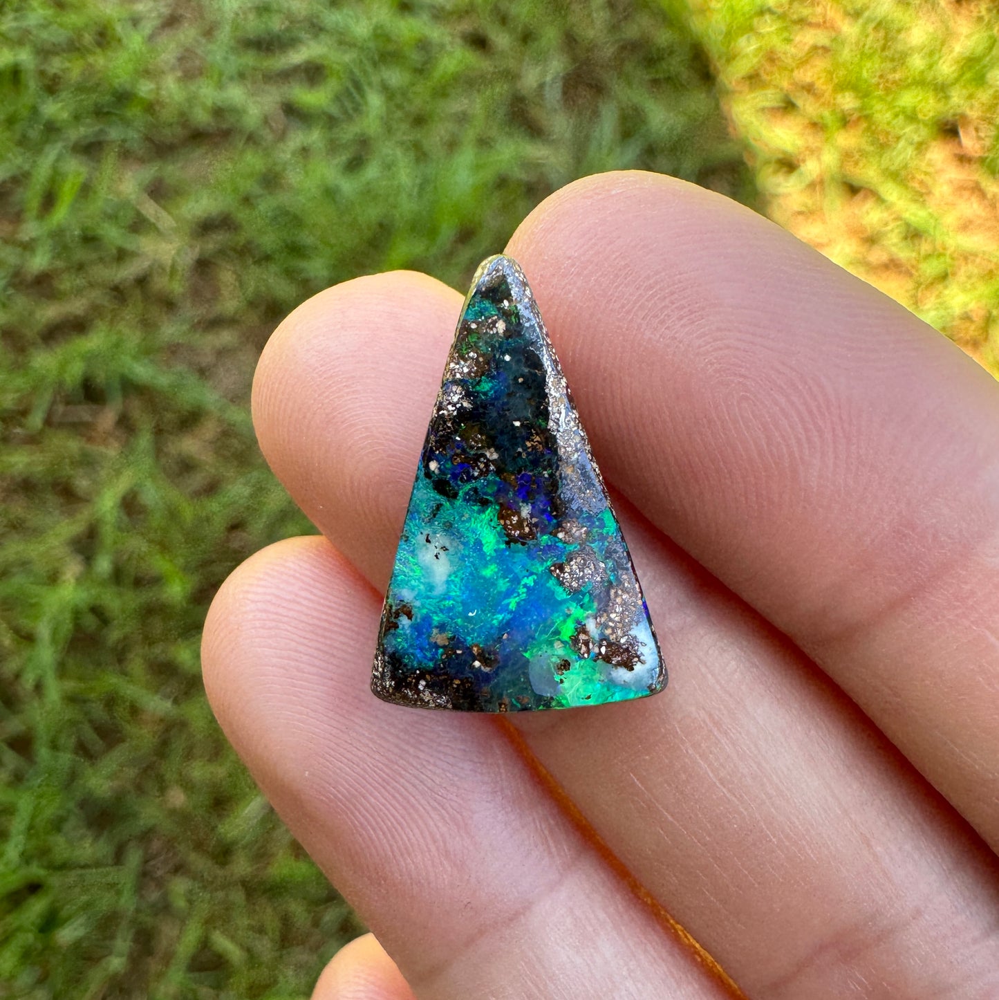 7.23 Ct triangle boulder opal