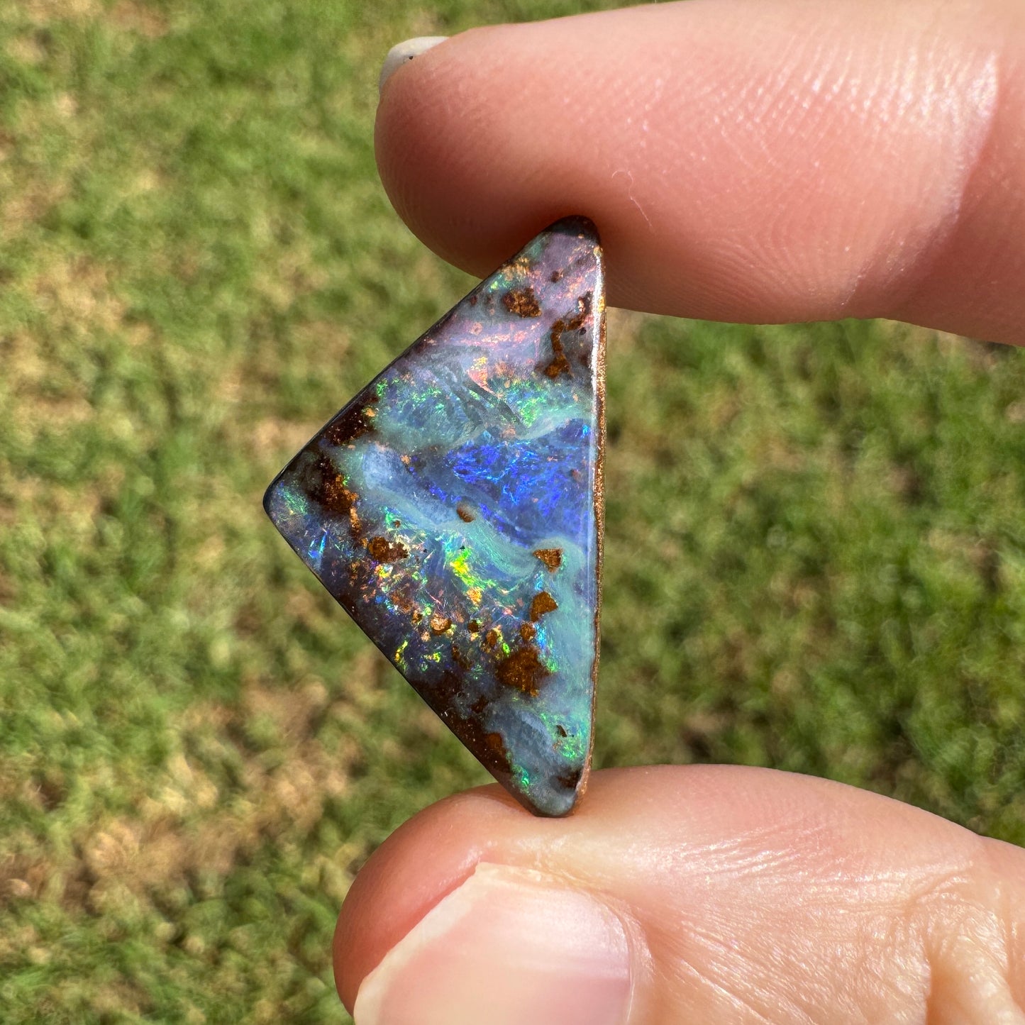 13.27 Ct triangle boulder opal