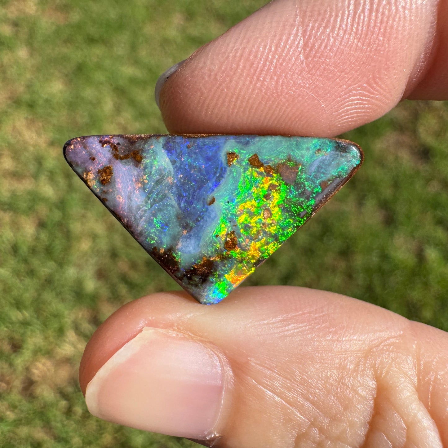 13.27 Ct triangle boulder opal