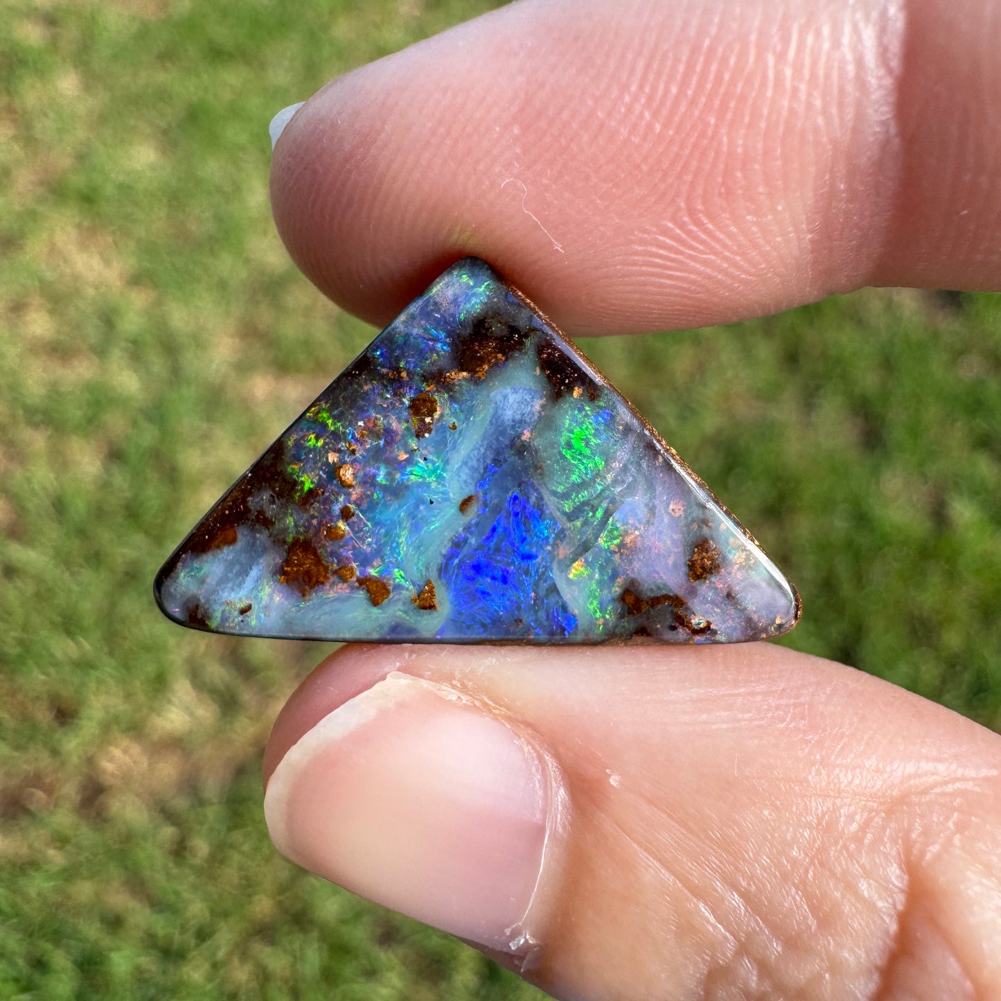 13.27 Ct triangle boulder opal