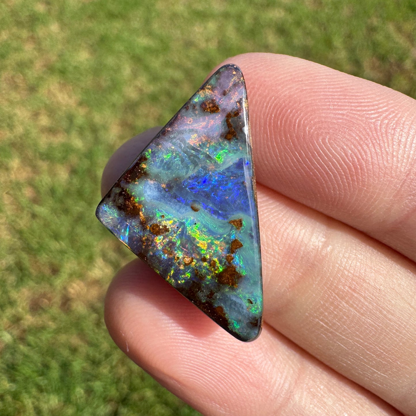 13.27 Ct triangle boulder opal