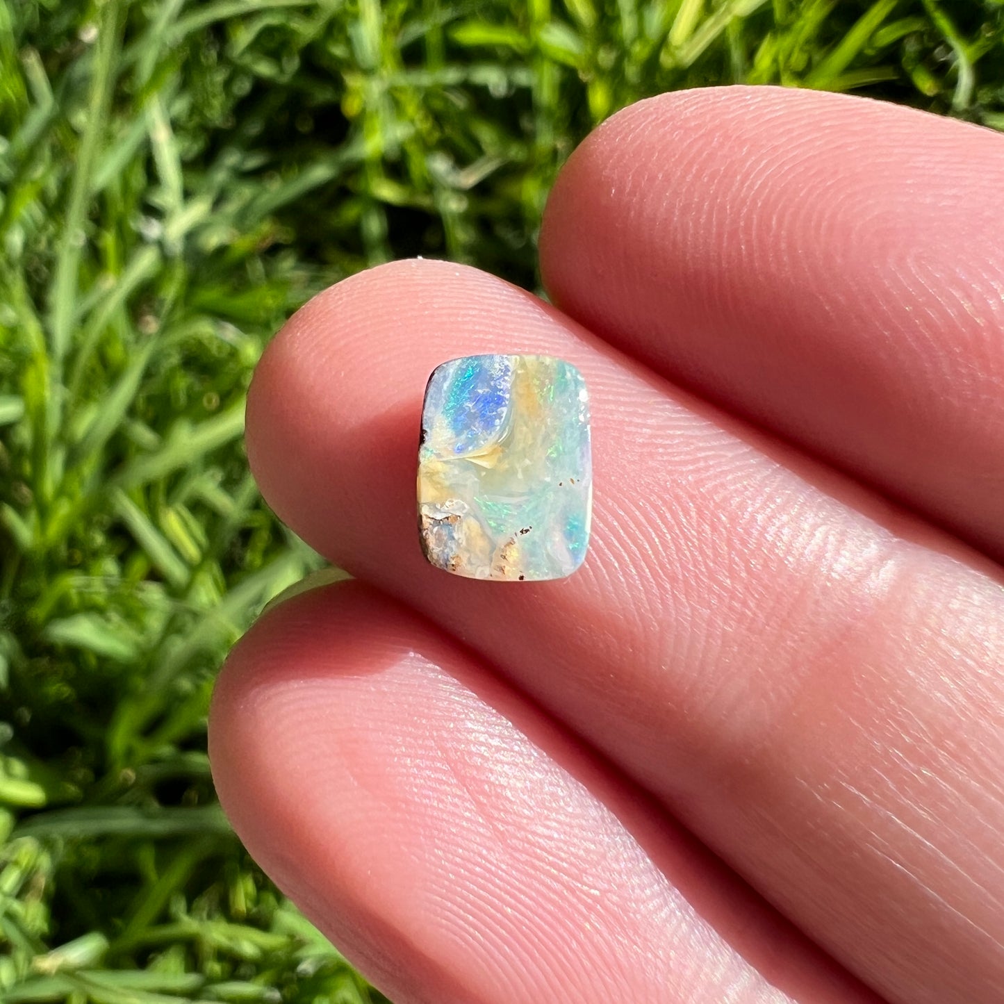 0.77 Ct extra small boulder opal