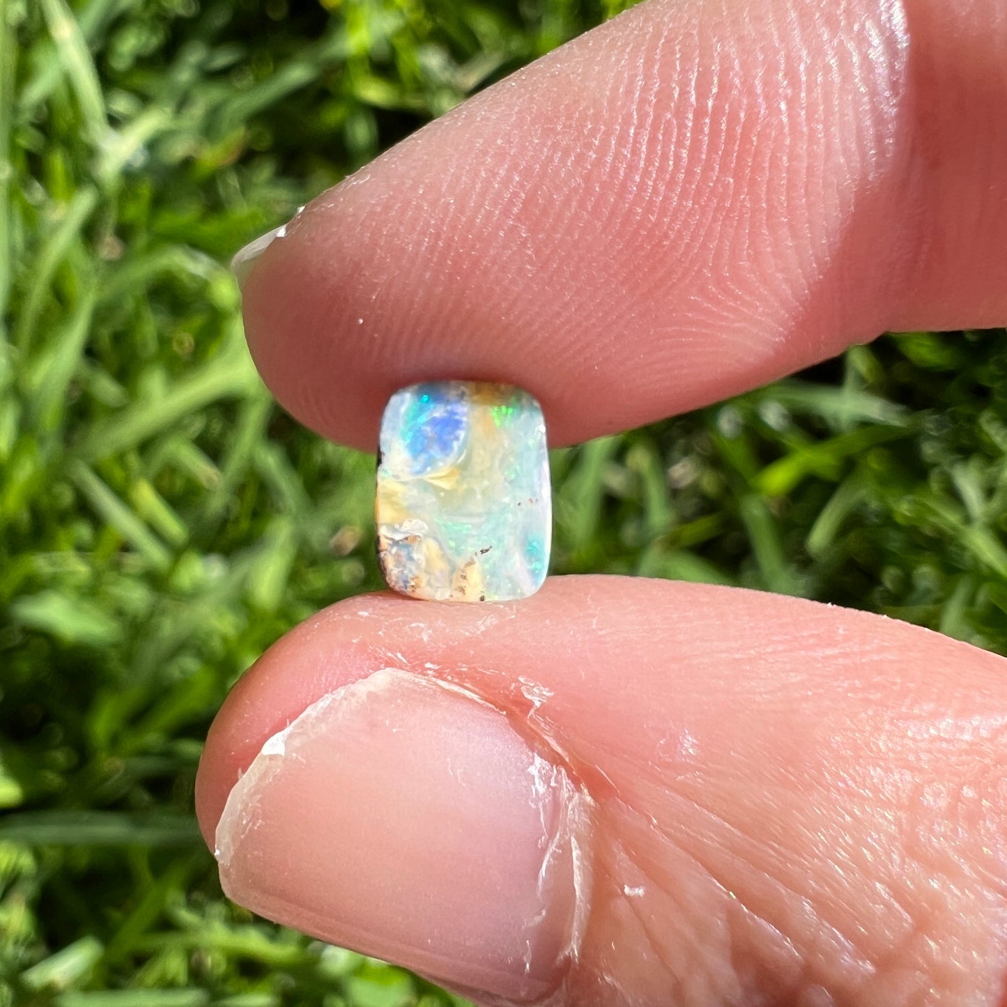 0.77 Ct extra small boulder opal