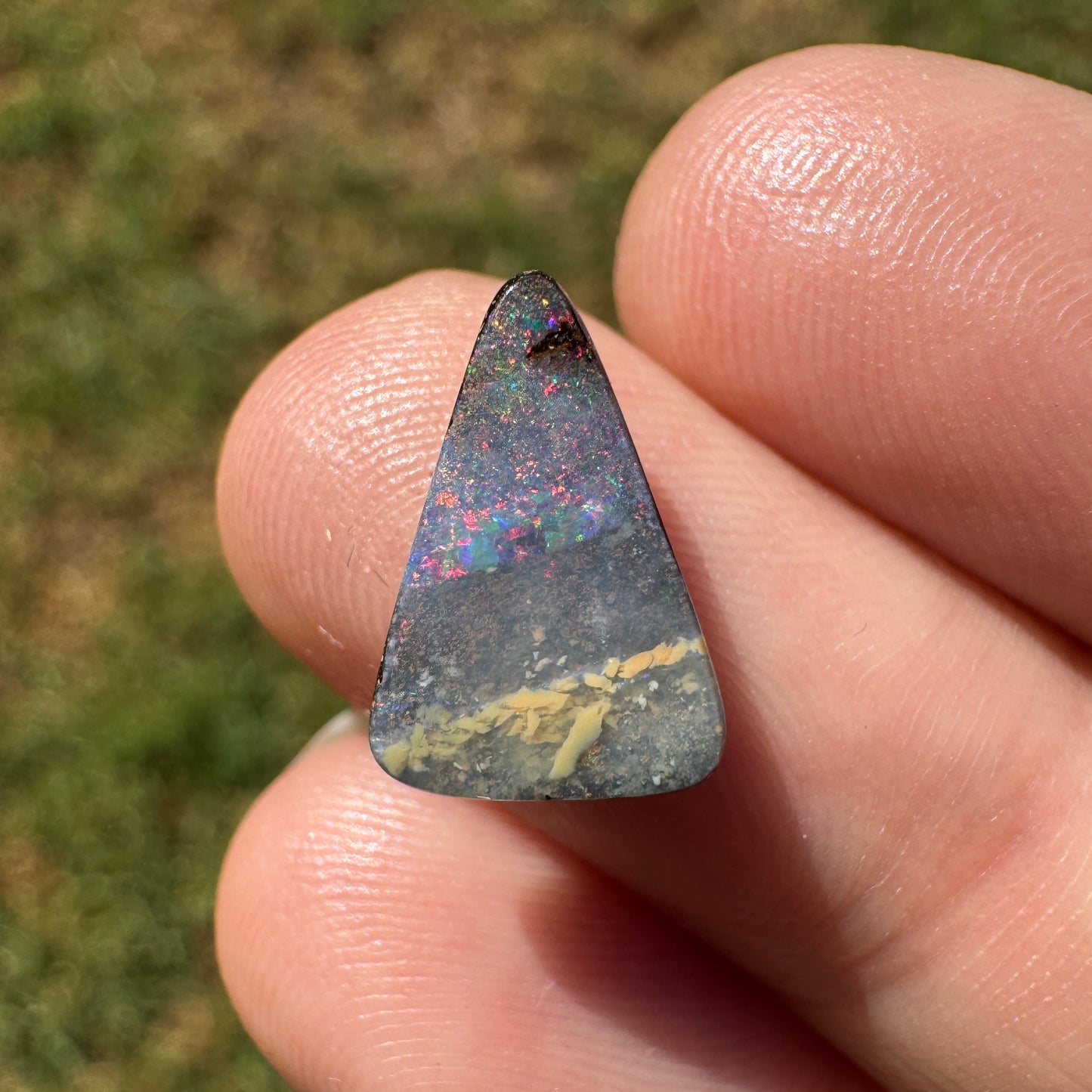 2.62 Ct small boulder opal