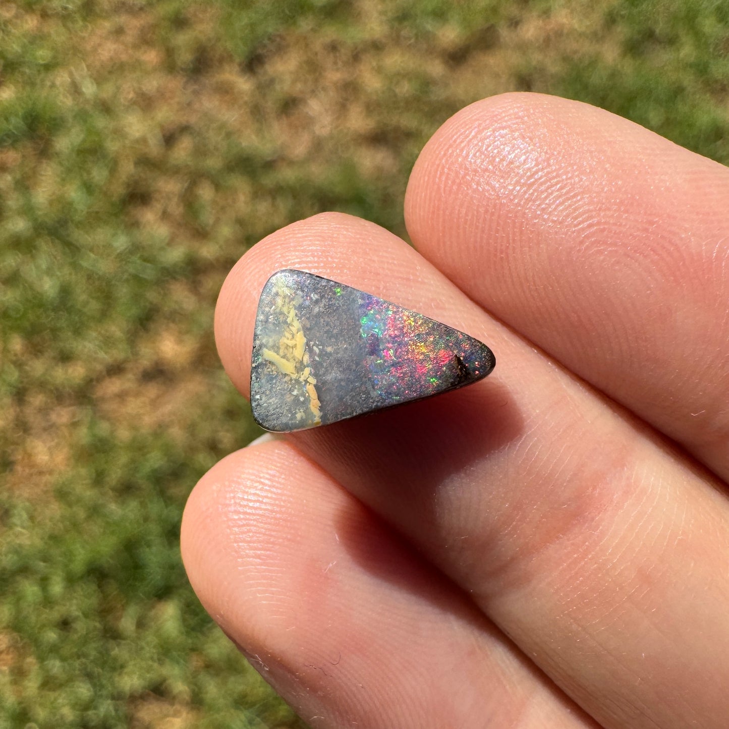 2.62 Ct small boulder opal