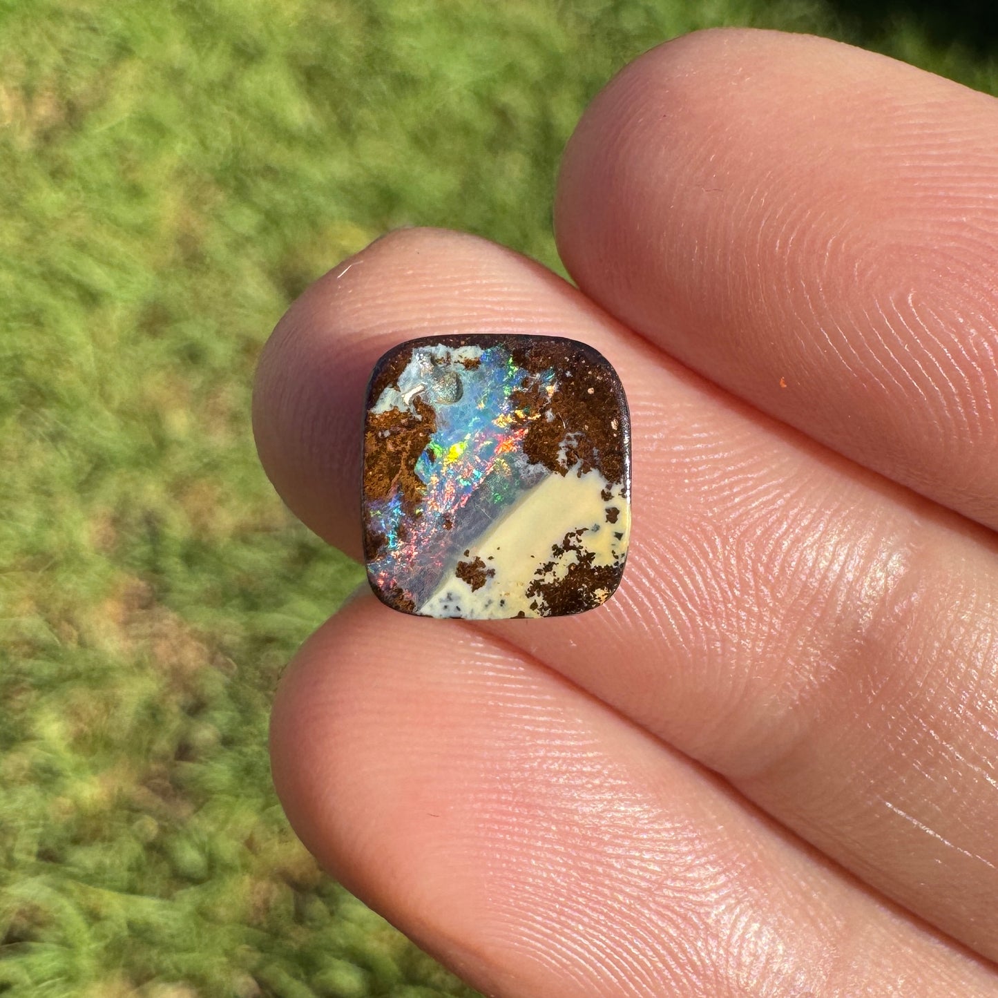 2.72 Ct small boulder opal