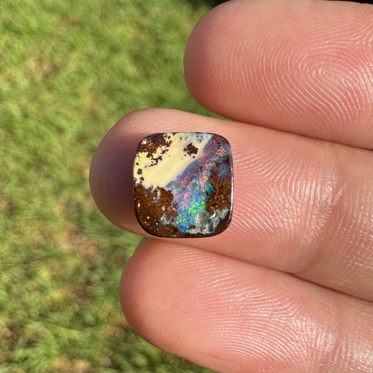 2.72 Ct small boulder opal