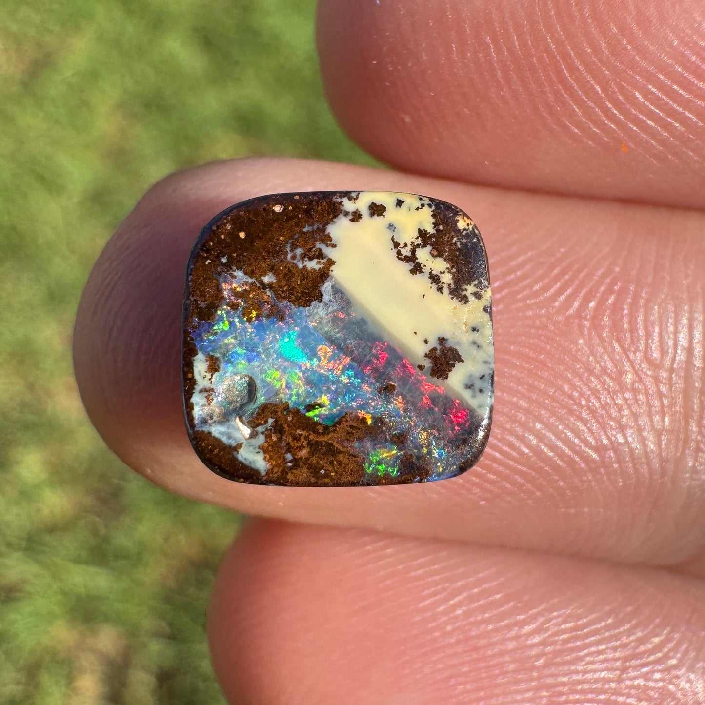 2.72 Ct small boulder opal