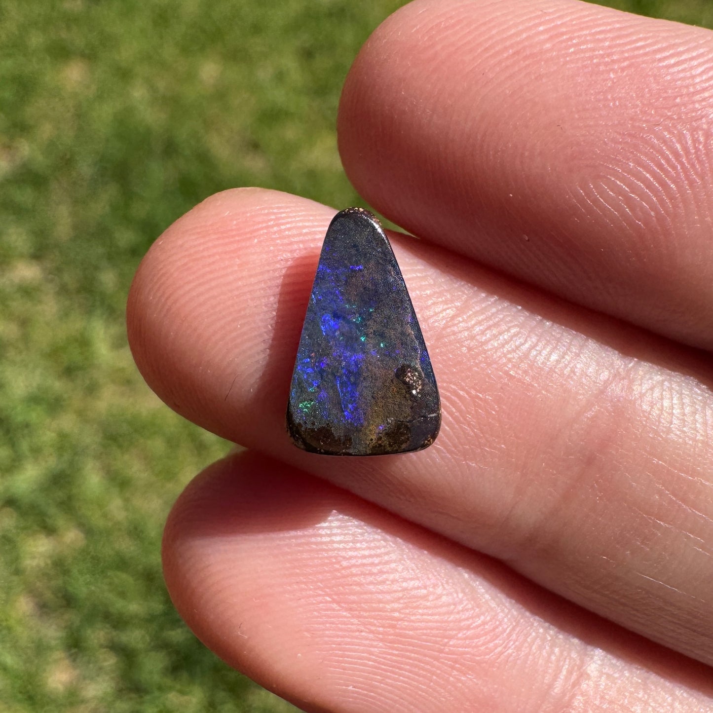 1.59 Ct extra small boulder opal
