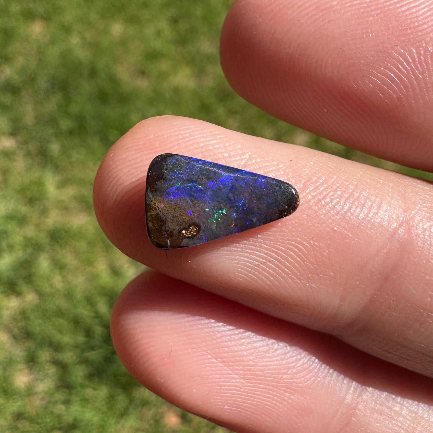 1.59 Ct extra small boulder opal