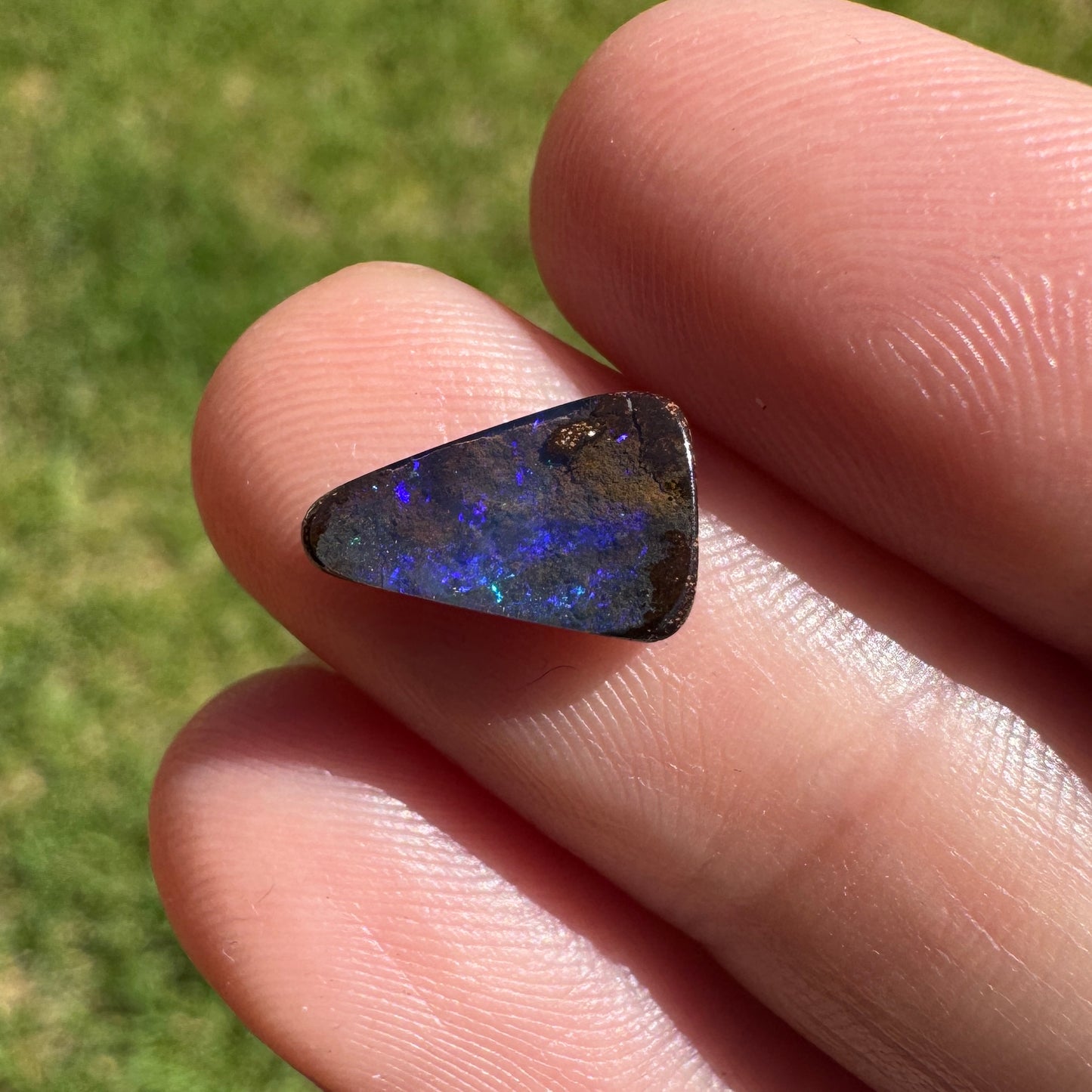 1.59 Ct extra small boulder opal