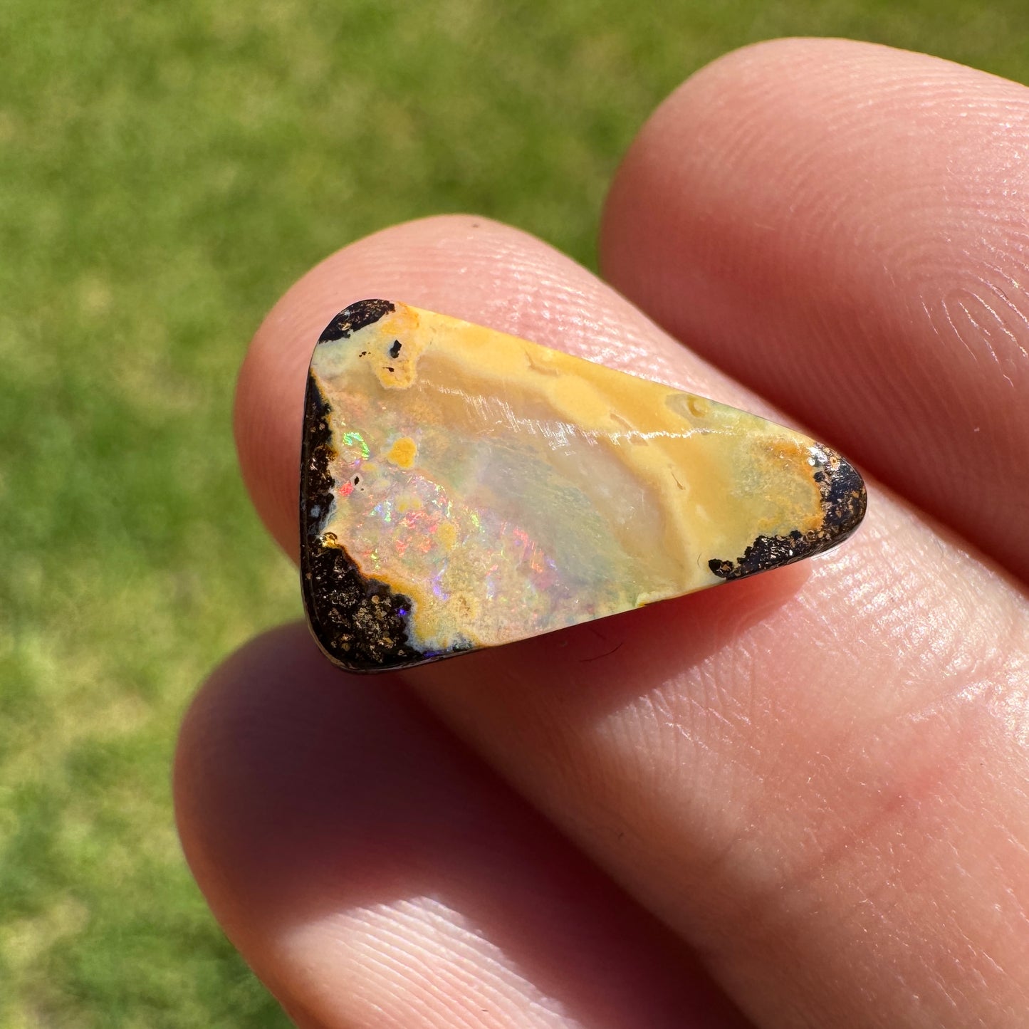 3.45 Ct small boulder opal - Broken River Mining