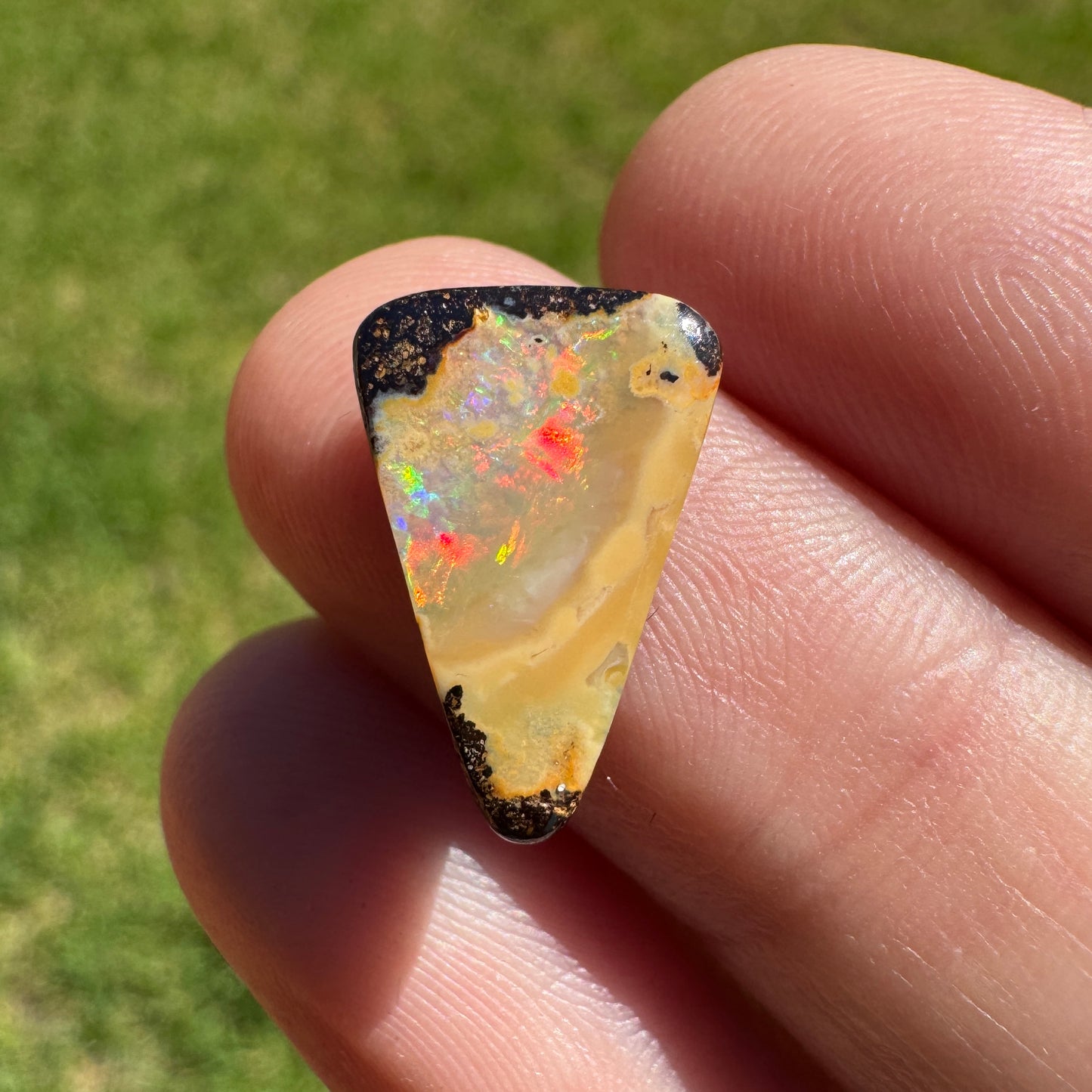 3.45 Ct small boulder opal - Broken River Mining