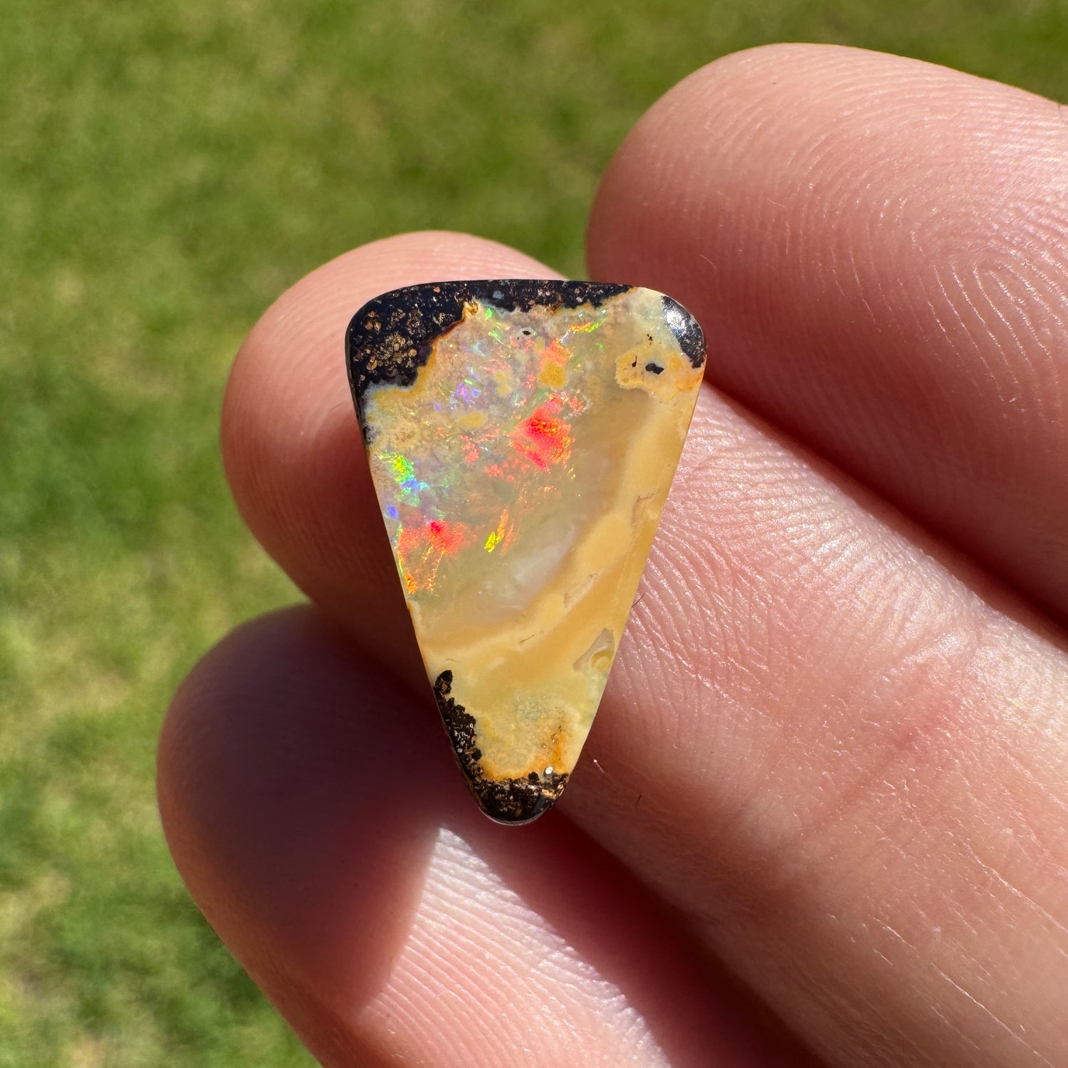 3.45 Ct small boulder opal - Broken River Mining