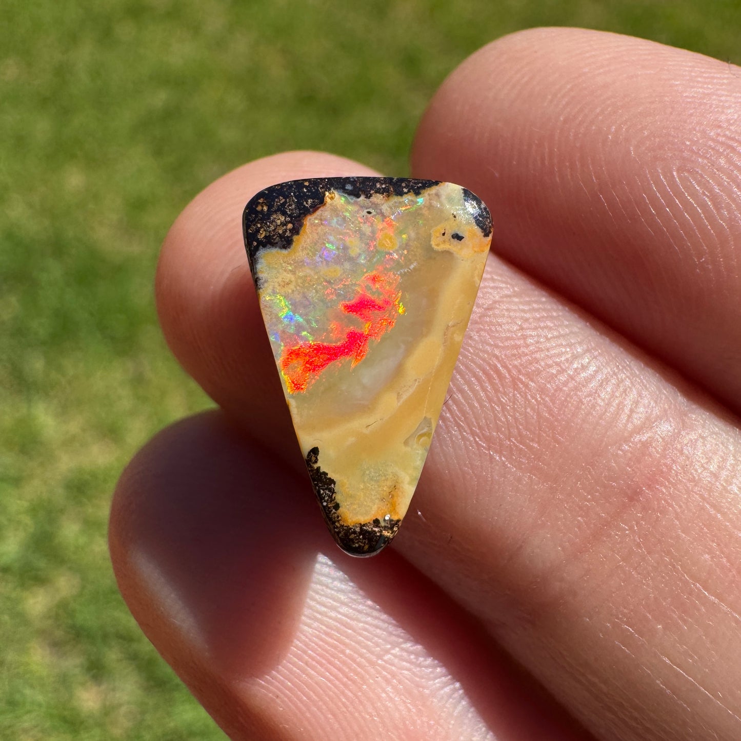 3.45 Ct small boulder opal - Broken River Mining