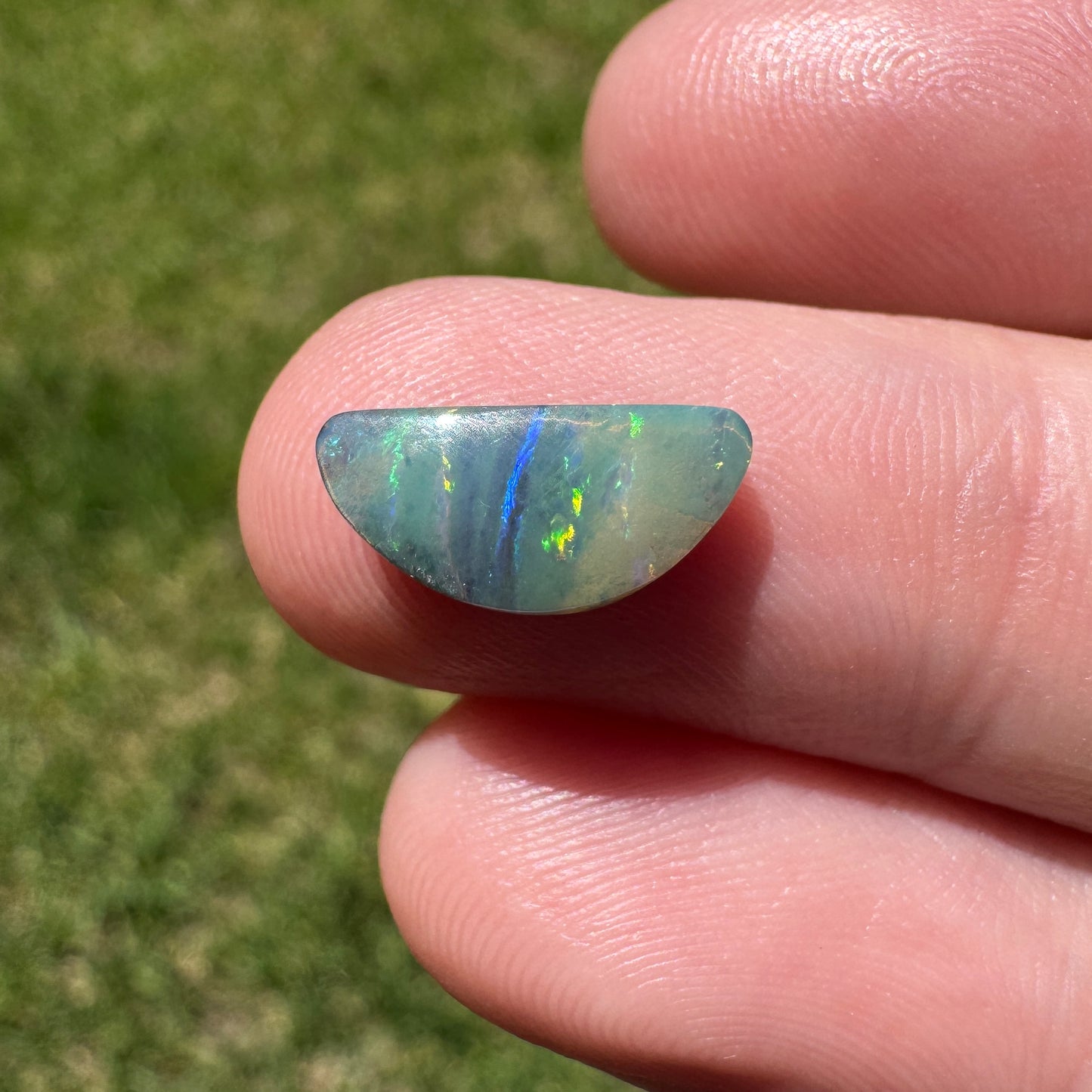 1.73 Ct small boulder opal - Broken River Mining